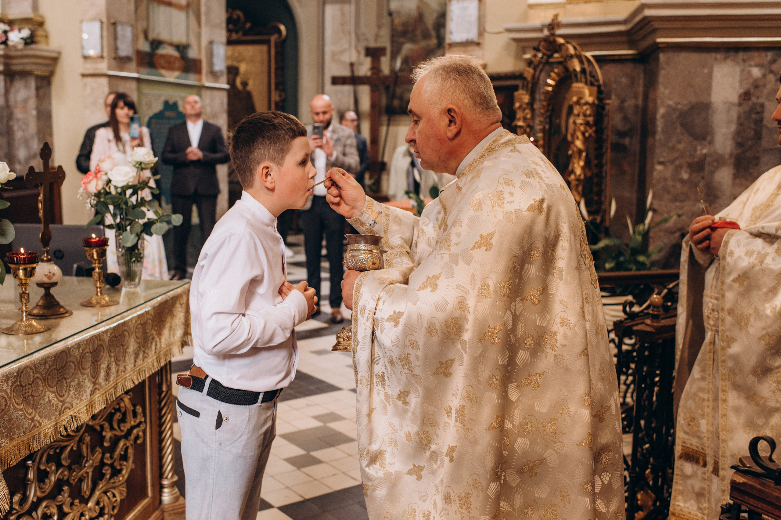 Фотосесія Першого Причастя Тернопіль, зйомка Причастя Тернопіль, Таїнство Першого Причастя Тернопіль, Катедра Причастя Тернопіль. Сімейний, дитячий та індивідуальний фотограф в м. Тернопіль, м. Львів
