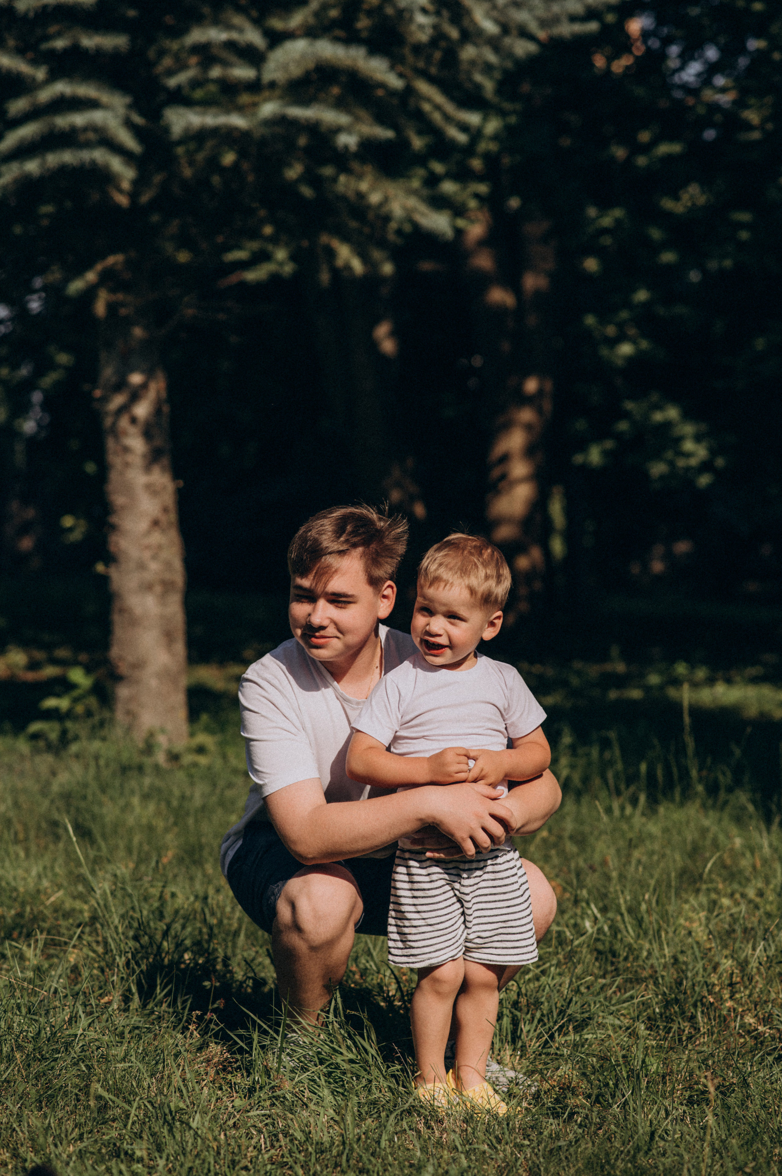 Сімейна літня фотосесія в парку, сімейний фотограф Тернопіль Львів. Сімейний, дитячий та індивідуальний фотограф в м. Тернопіль, м. Львів