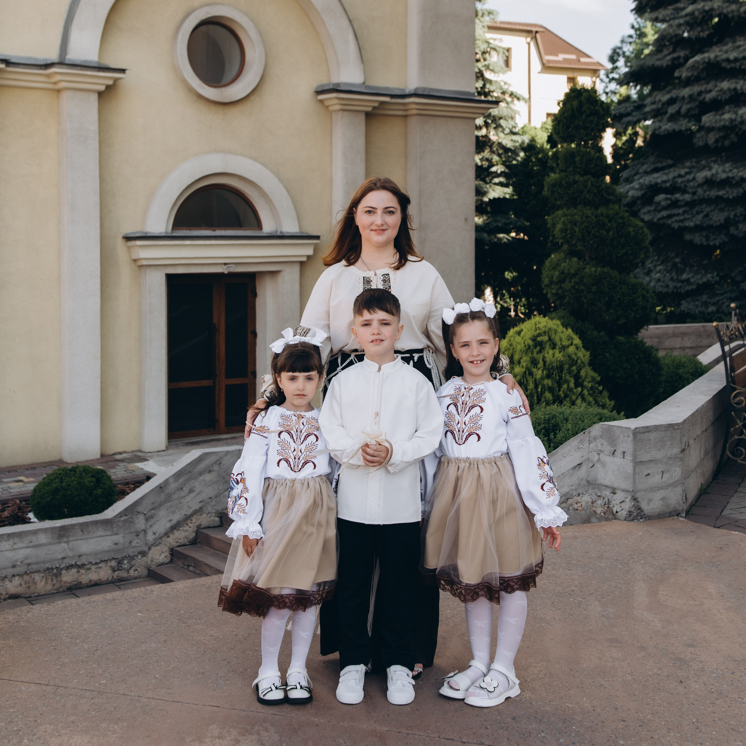 Фотосесія Першого Причастя Тернопіль, зйомка Першого Причастя Тернопіль, Церква Успіння Пресвятої Богородиці Причастя Тернопіль. Сімейний, дитячий та індивідуальний фотограф в м. Тернопіль, м. Львів