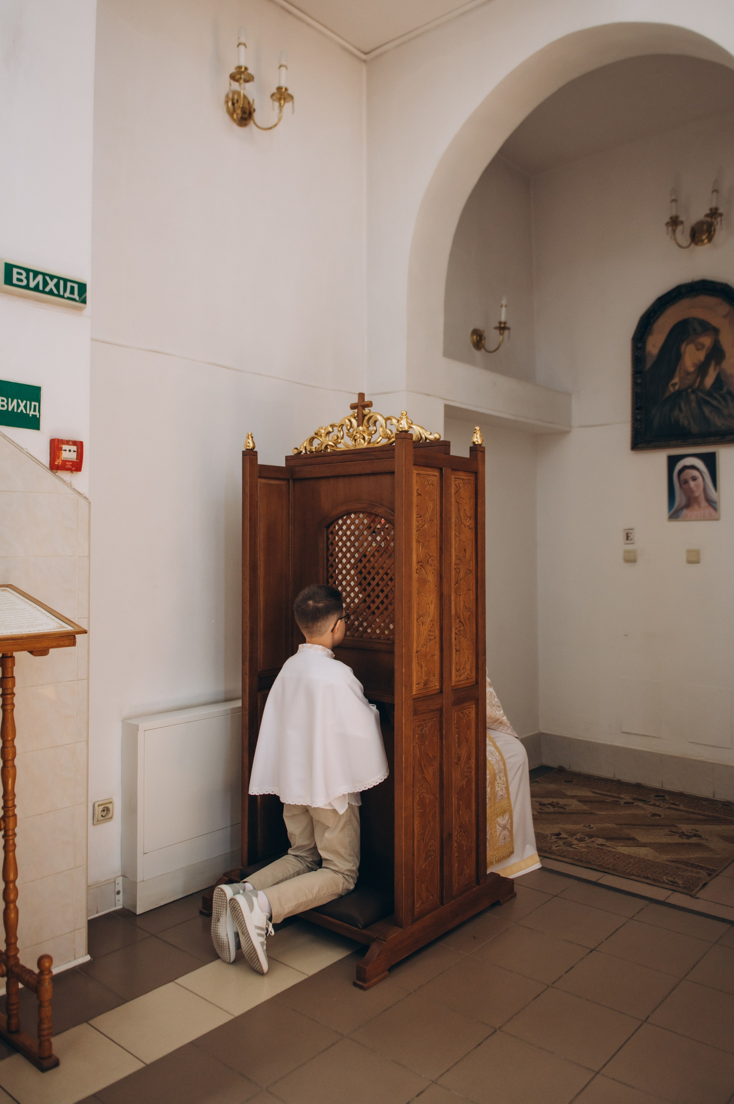 Фотосесія Причастя Тернопіль церква Св Михаїла, фотограф на Причастя Тернопіль, фотосесія Літургії Причастя Тернопіль. Сімейний, дитячий та індивідуальний фотограф в м. Тернопіль, м. Львів