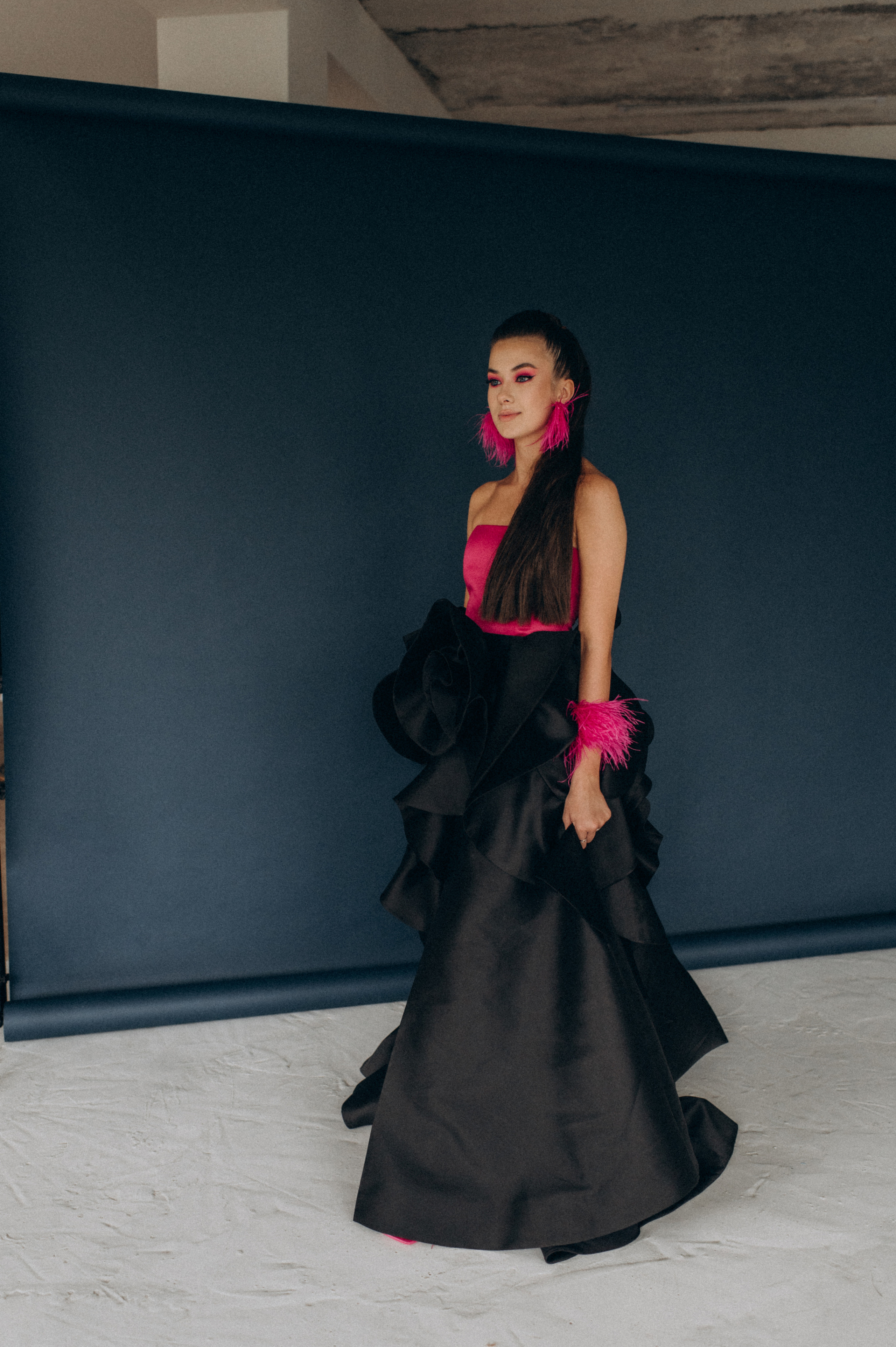 Випускниця, зйомка у студії, фотосесія випускного Тернопіль Львів. Сімейний, дитячий та індивідуальний фотограф в м. Тернопіль, м. Львів