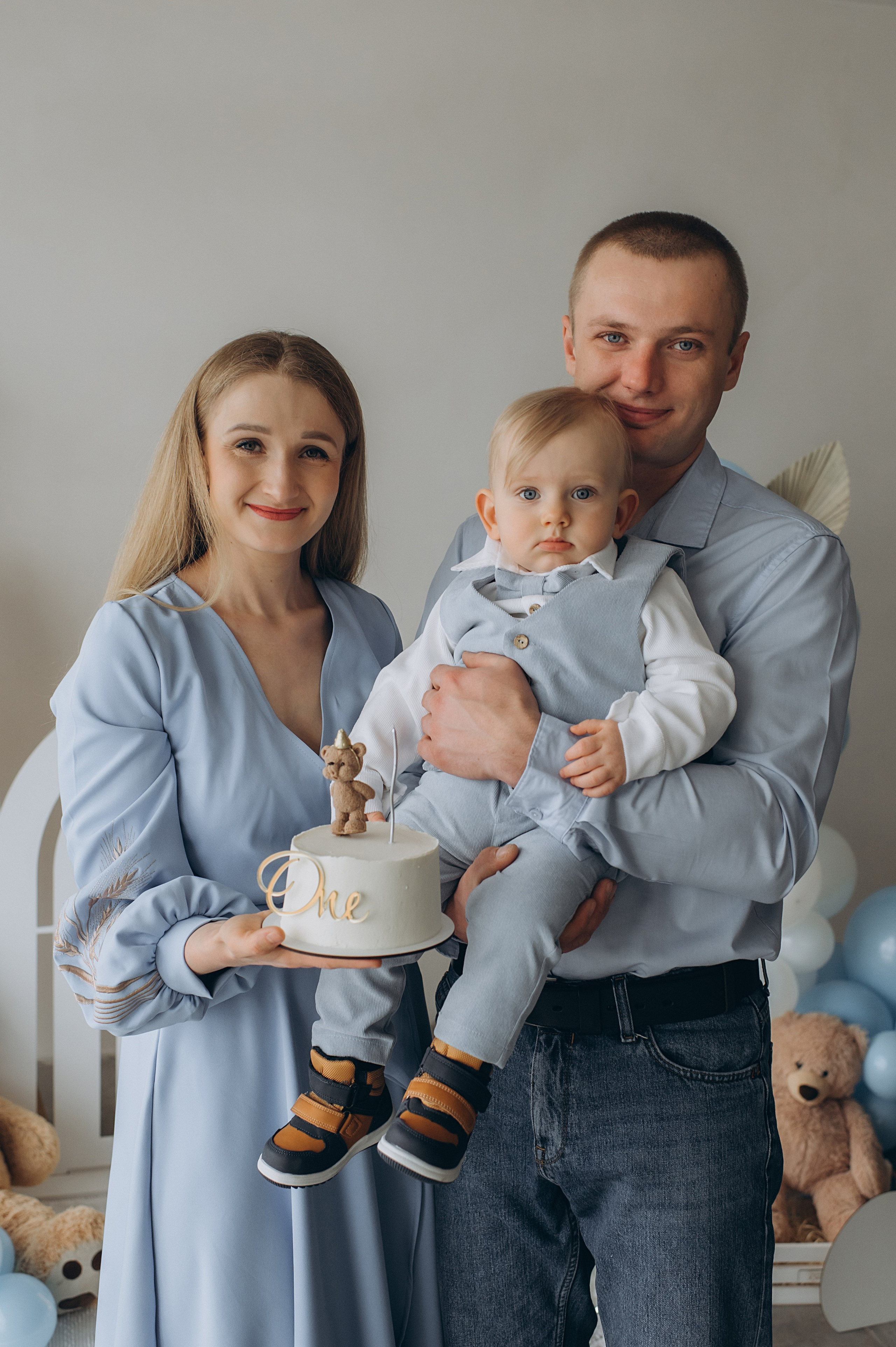 Зйомка дня народження дитини, фотосесія 1 рік Тернопіль, сімейний фотограф Тернопіль, сімейна фотосесія Тернопіль, перший тортик малюка. Сімейний, дитячий та індивідуальний фотограф в м. Тернопіль, м. Львів