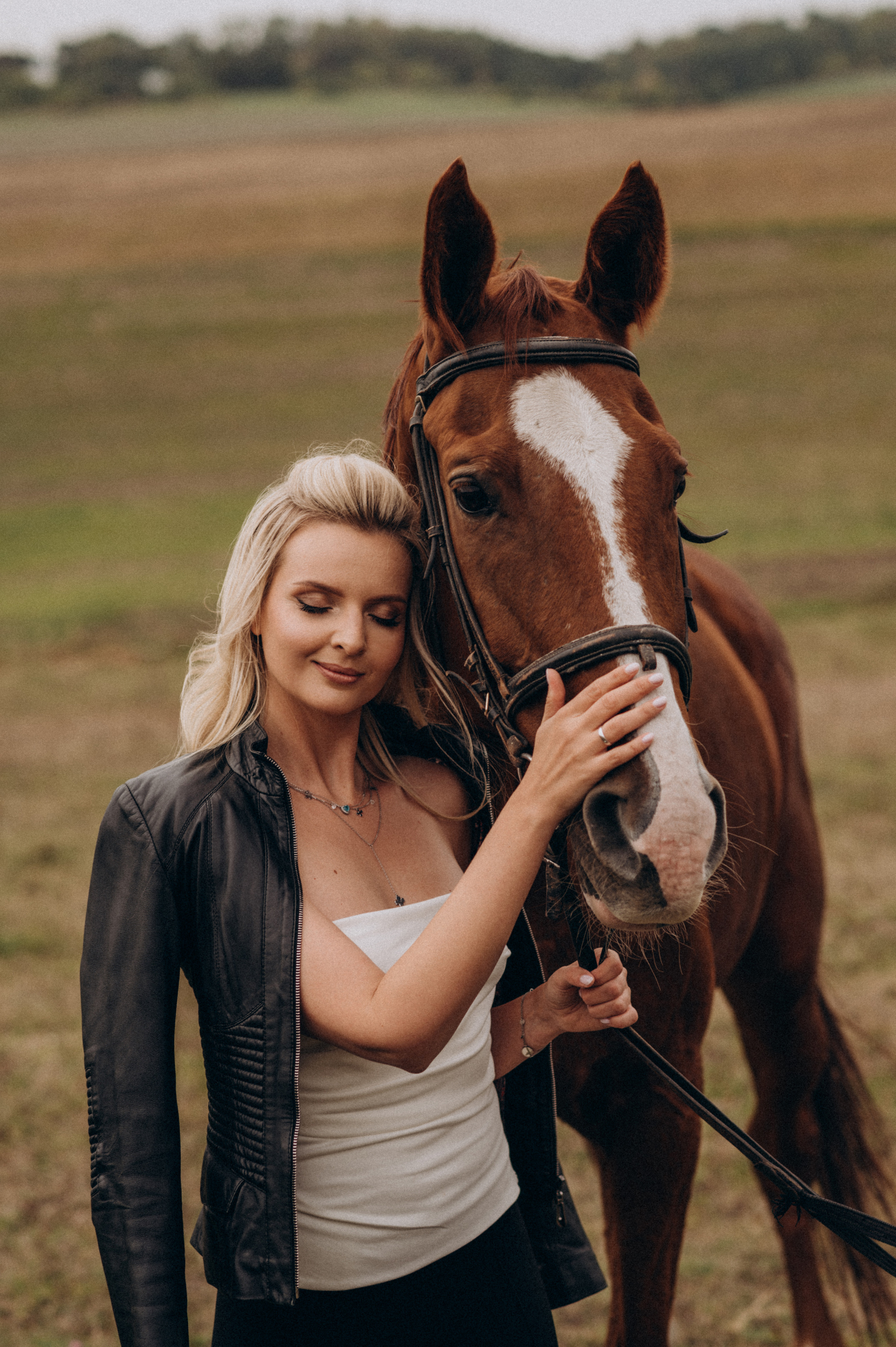 Фотосесія з кіньми Тернопіль, кінна зйомка, сімейна фотосесія на конях. Сімейний, дитячий та індивідуальний фотограф в м. Тернопіль, м. Львів