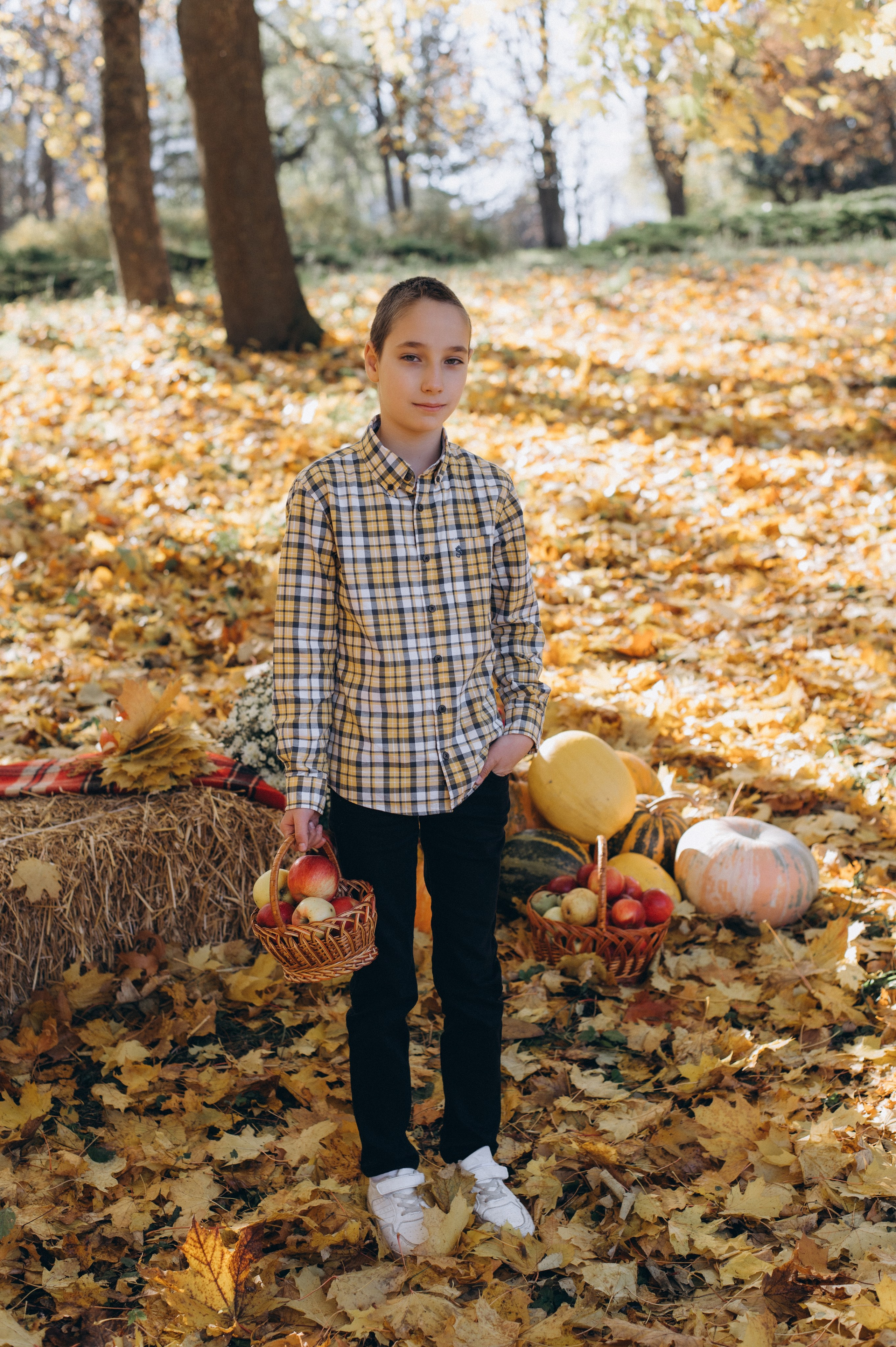 Осіння фотосесія 4 класу на віньєтки, випускні фотоальбоми Тернопіль, фотосесія випускників Тернопіль, шкільний випускний альбом Тернопіль. Сімейний, дитячий та індивідуальний фотограф в м. Тернопіль, м. Львів