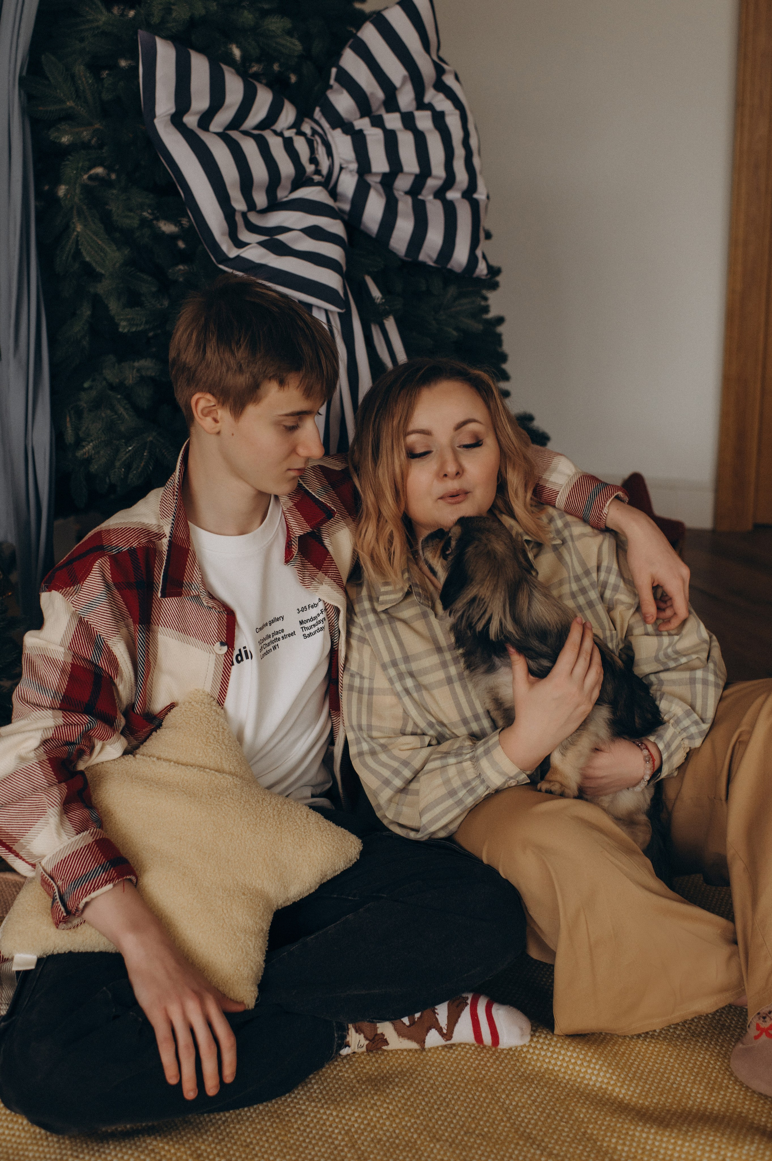 Фотосесія мама і син, сімейна фотосесія Тернопіль, зйомка мами з сином, сімейний фотограф Тернопіль, зйомка з домашнім улюбленцем. Сімейний, дитячий та індивідуальний фотограф в м. Тернопіль, м. Львів