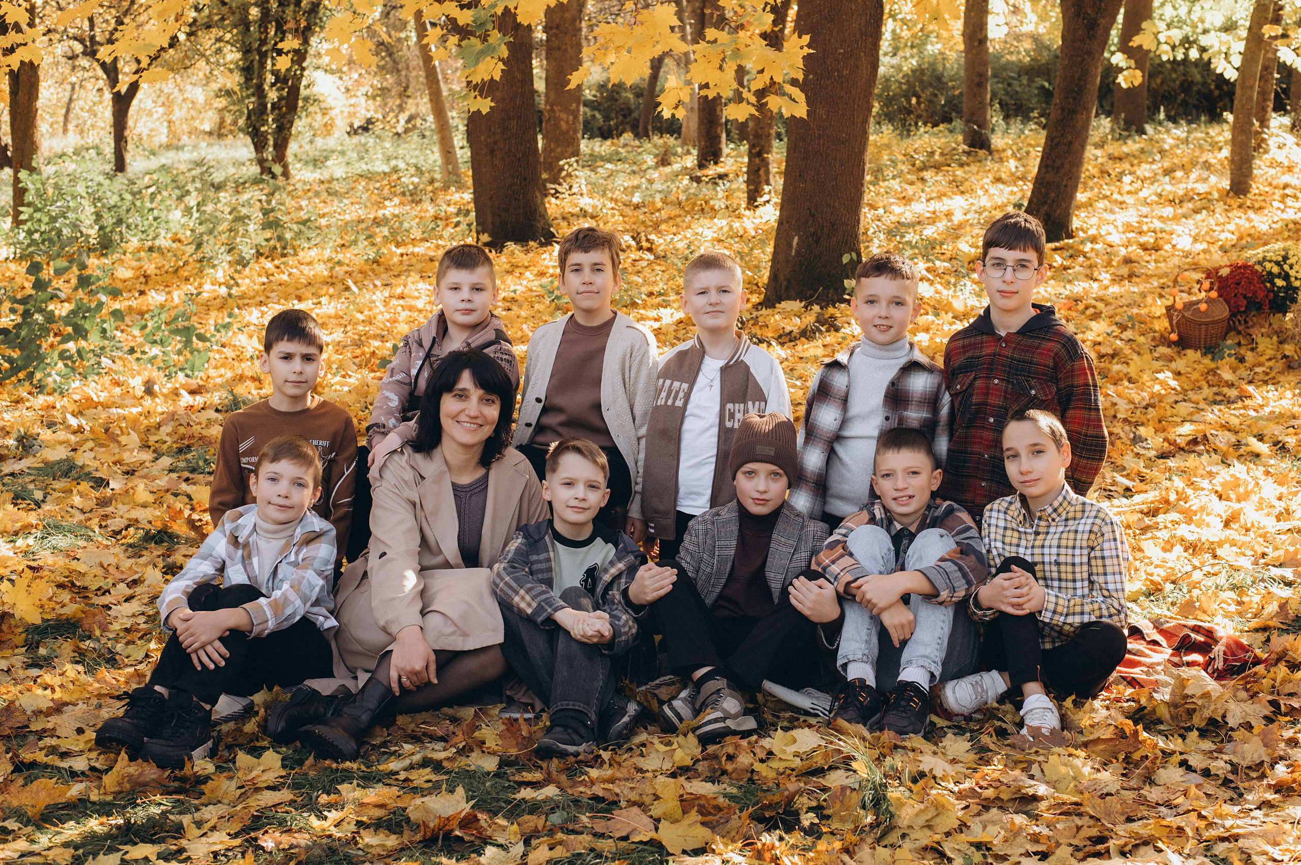 Осіння фотосесія 4 класу на віньєтки, випускні фотоальбоми Тернопіль, фотосесія випускників Тернопіль, шкільний випускний альбом Тернопіль. Сімейний, дитячий та індивідуальний фотограф в м. Тернопіль, м. Львів