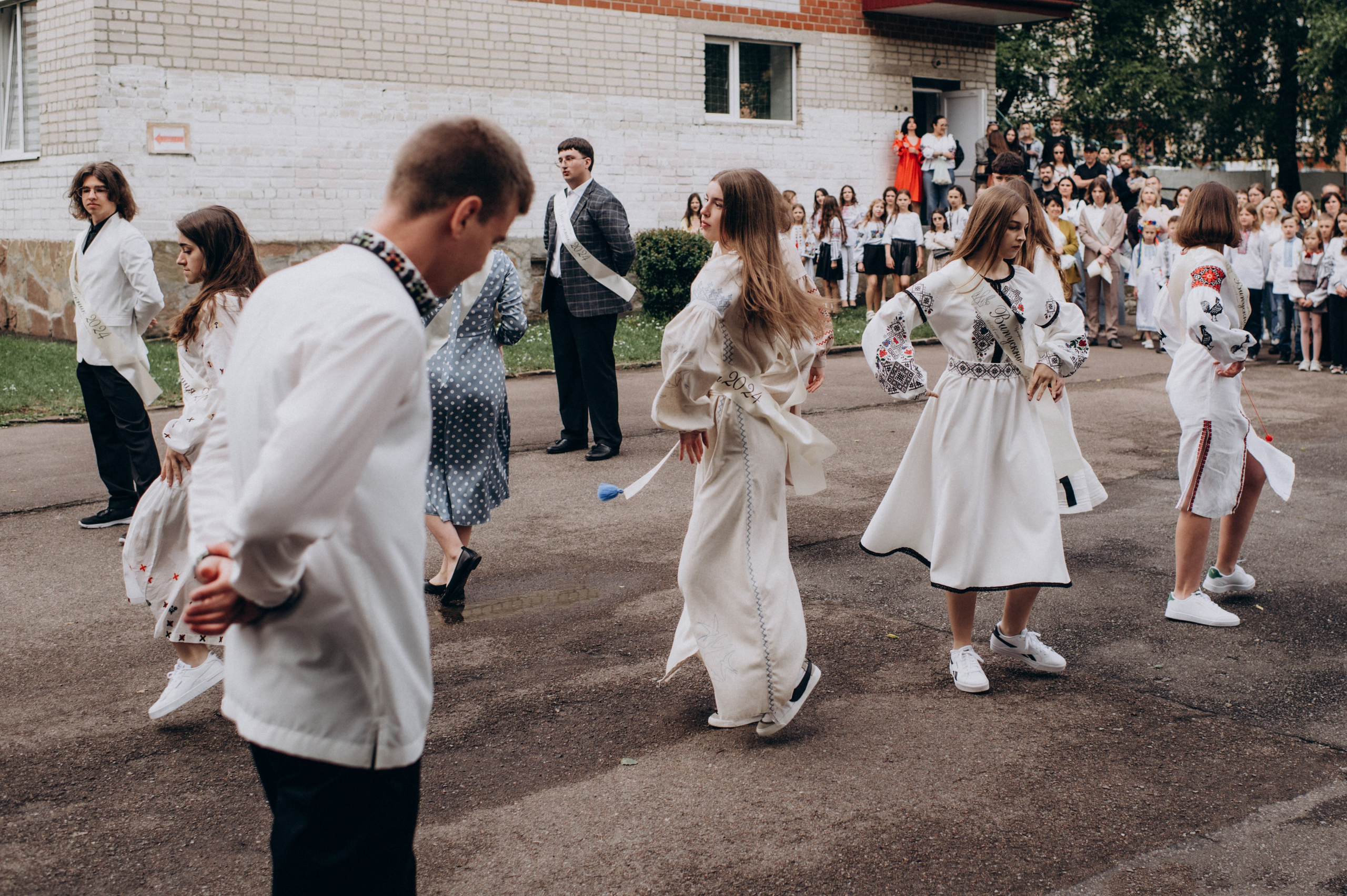 Фотосесія останнього дзвоника, фотосесія випускників Тернопіль, випускний 2024. Сімейний, дитячий та індивідуальний фотограф в м. Тернопіль, м. Львів