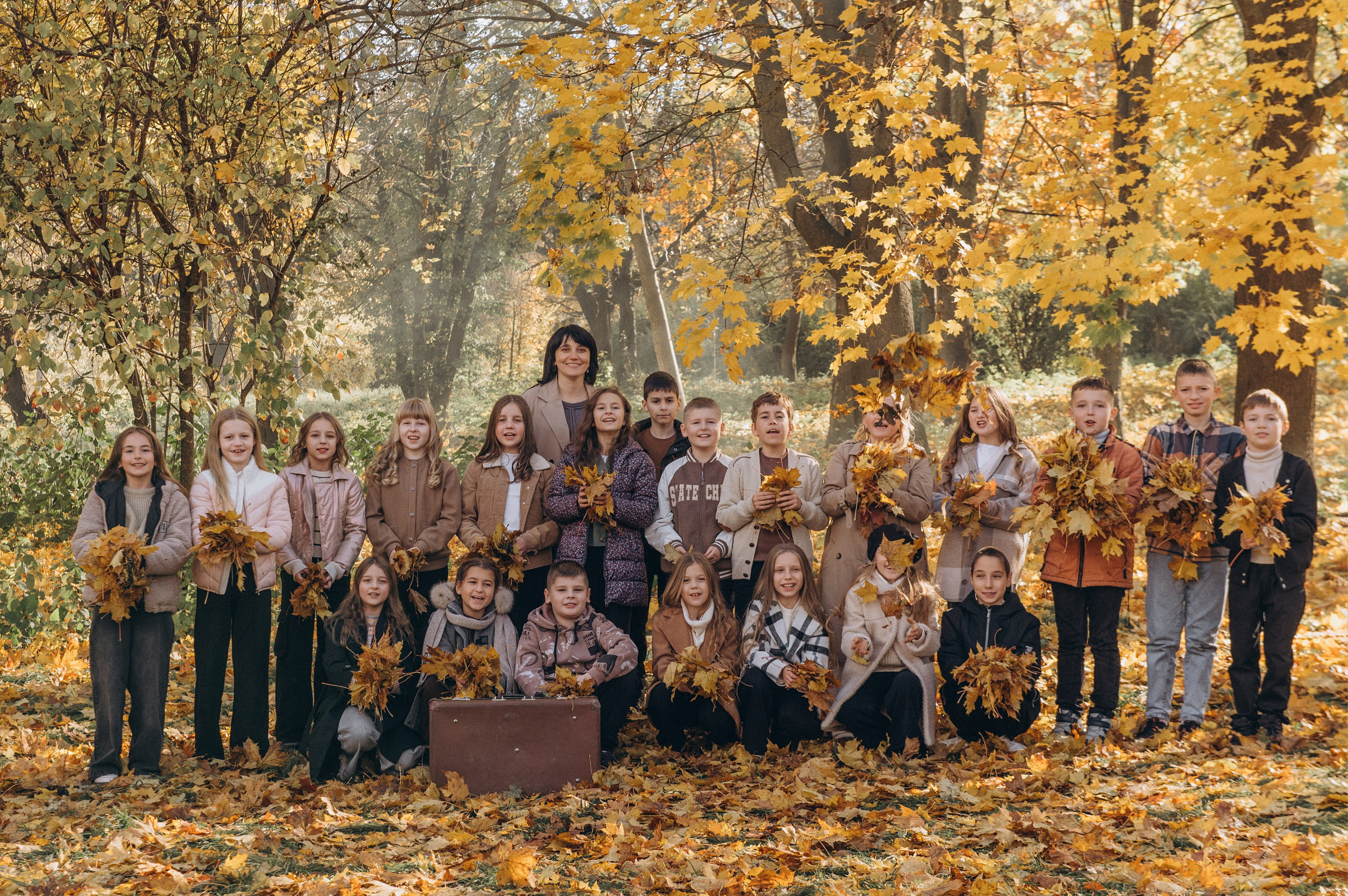 Осіння фотосесія 4 класу на віньєтки, випускні фотоальбоми Тернопіль, фотосесія випускників Тернопіль, шкільний випускний альбом Тернопіль. Сімейний, дитячий та індивідуальний фотограф в м. Тернопіль, м. Львів