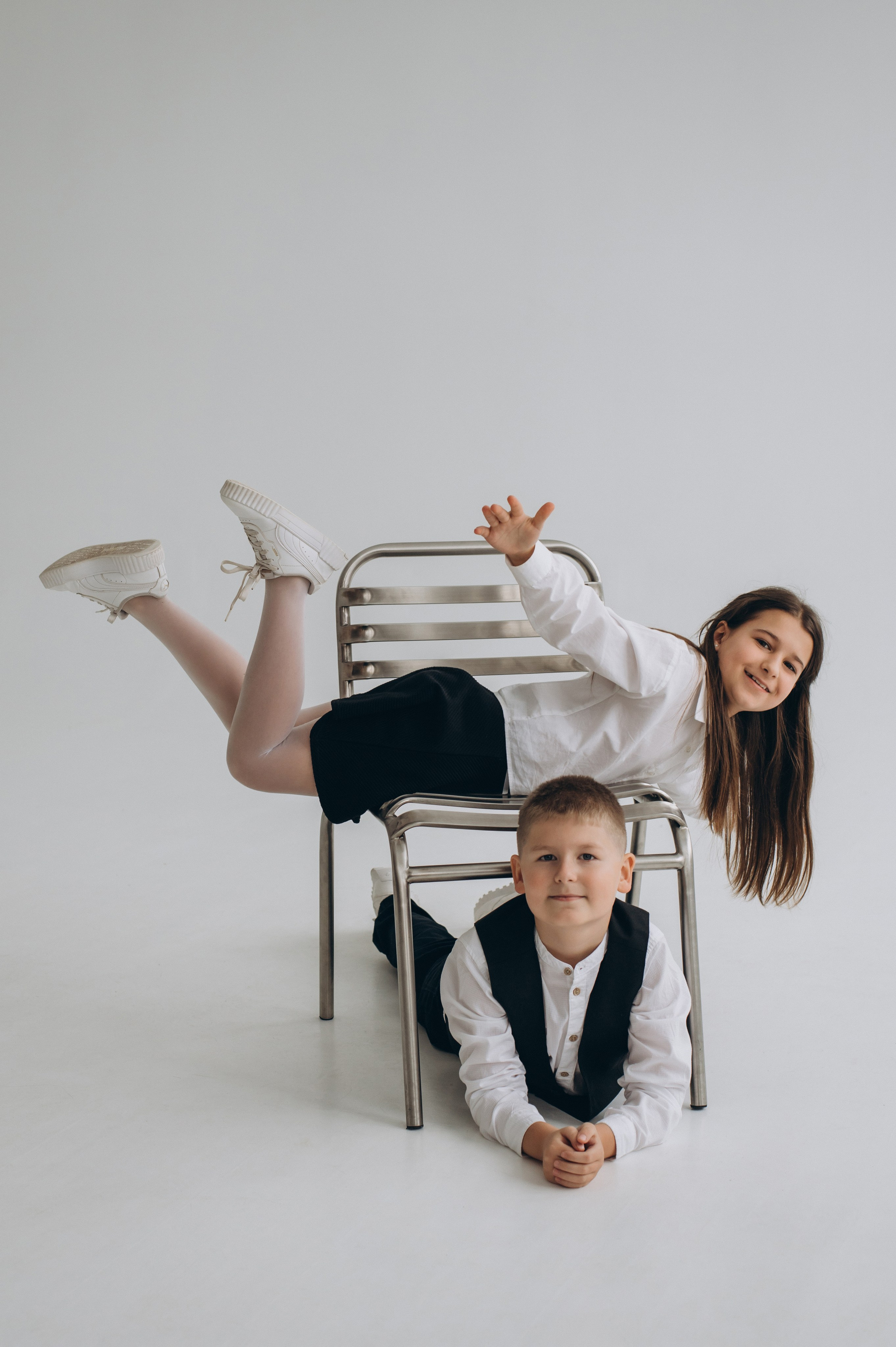 Фотосесія школярів у студії на шкільні фотоальбоми віньєтки Тернопіль, фотосесія випускників Тернопіль, шкільні фотокниги Тернопіль. Сімейний, дитячий та індивідуальний фотограф в м. Тернопіль, м. Львів