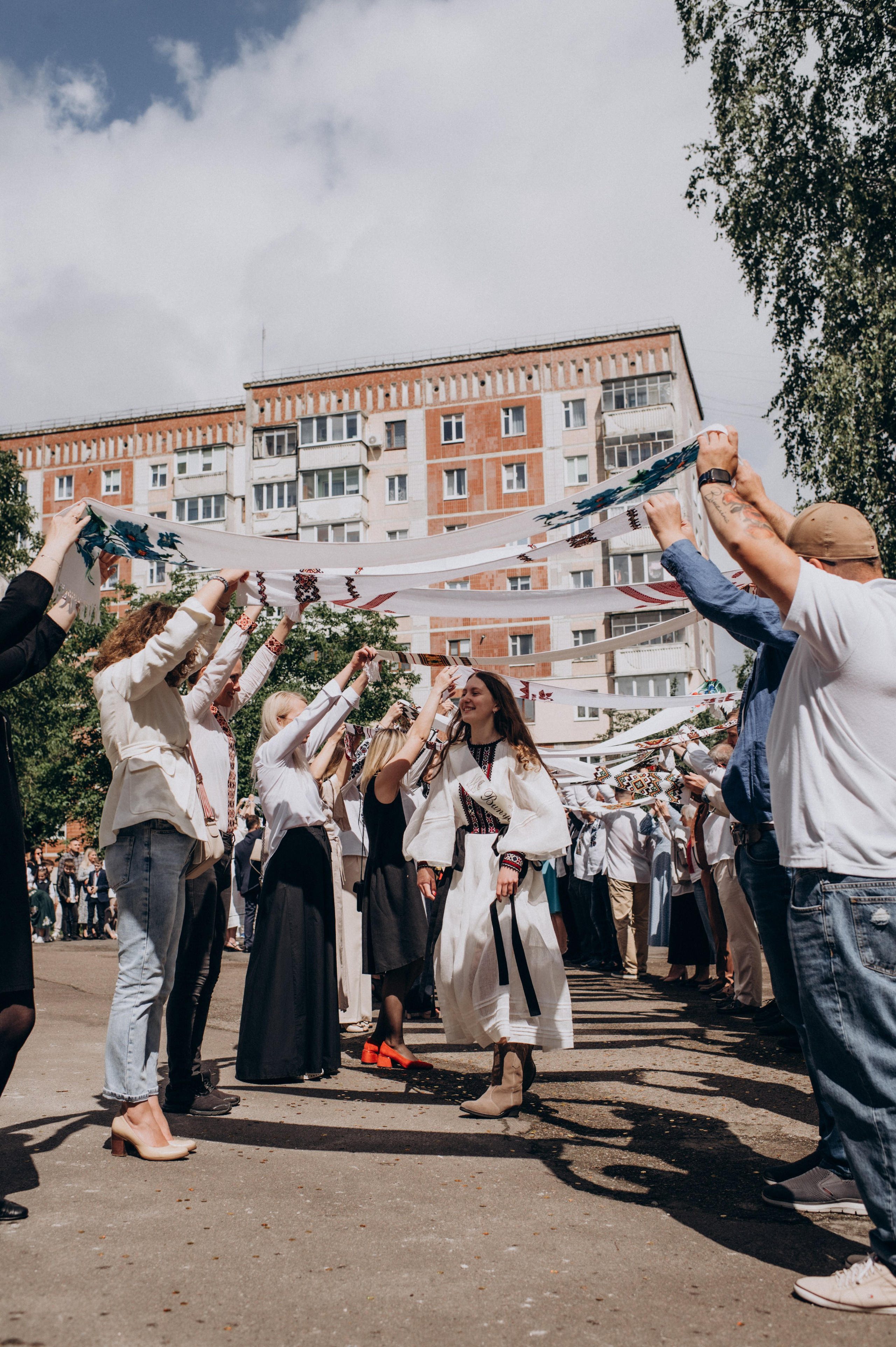 Фотосесія останнього дзвоника, фотосесія випускників Тернопіль, випускний 2024. Сімейний, дитячий та індивідуальний фотограф в м. Тернопіль, м. Львів
