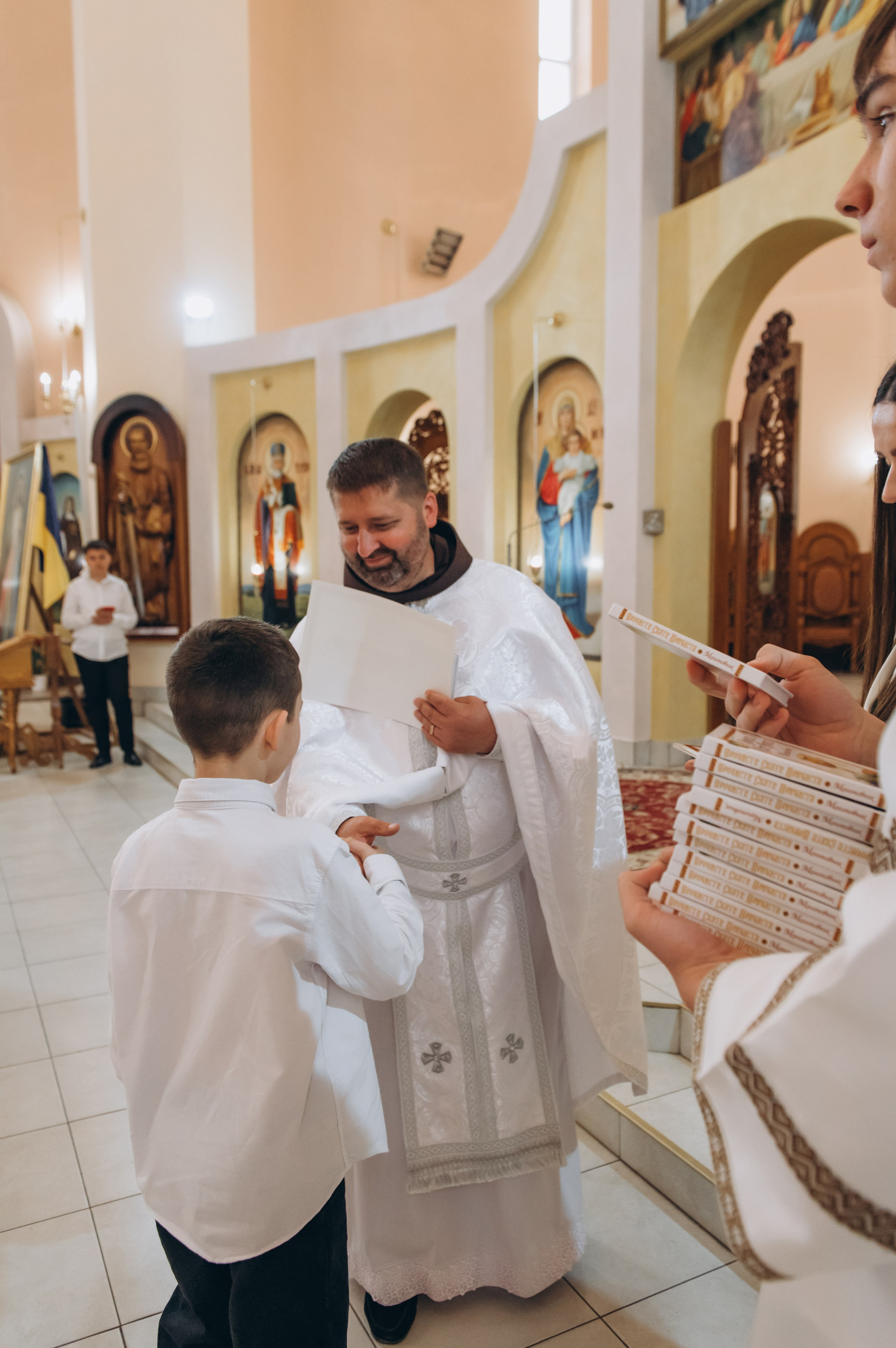 Фотосесія Причастя Тернопіль, зйомка Причастя, фотограф на Причастя Тернопіль, Причастя Львів, церква Петра і Павла. Сімейний, дитячий та індивідуальний фотограф в м. Тернопіль, м. Львів