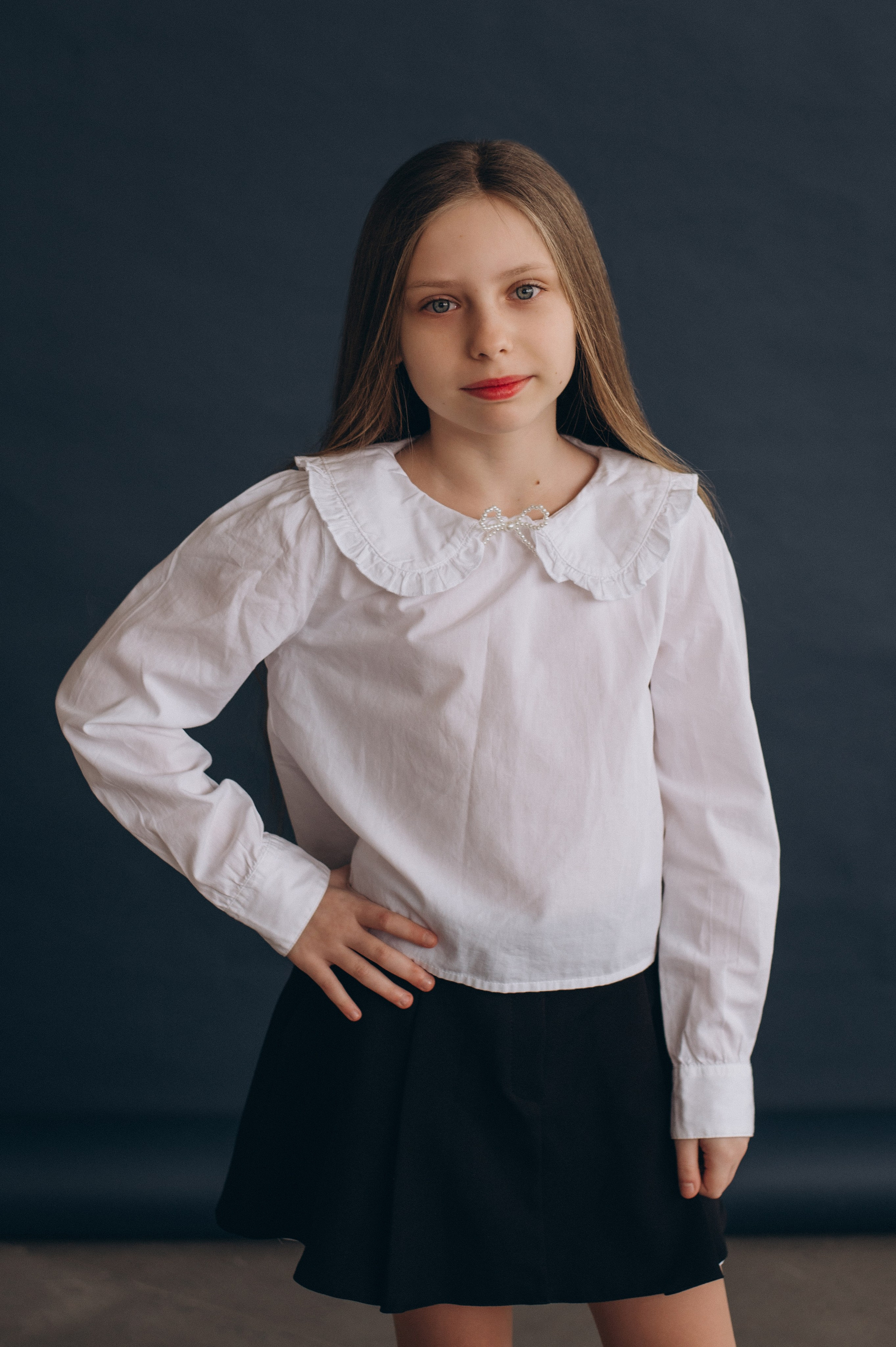 Фотосесія школярів у студії на шкільні фотоальбоми віньєтки Тернопіль, фотосесія випускників Тернопіль, шкільні фотокниги Тернопіль. Сімейний, дитячий та індивідуальний фотограф в м. Тернопіль, м. Львів