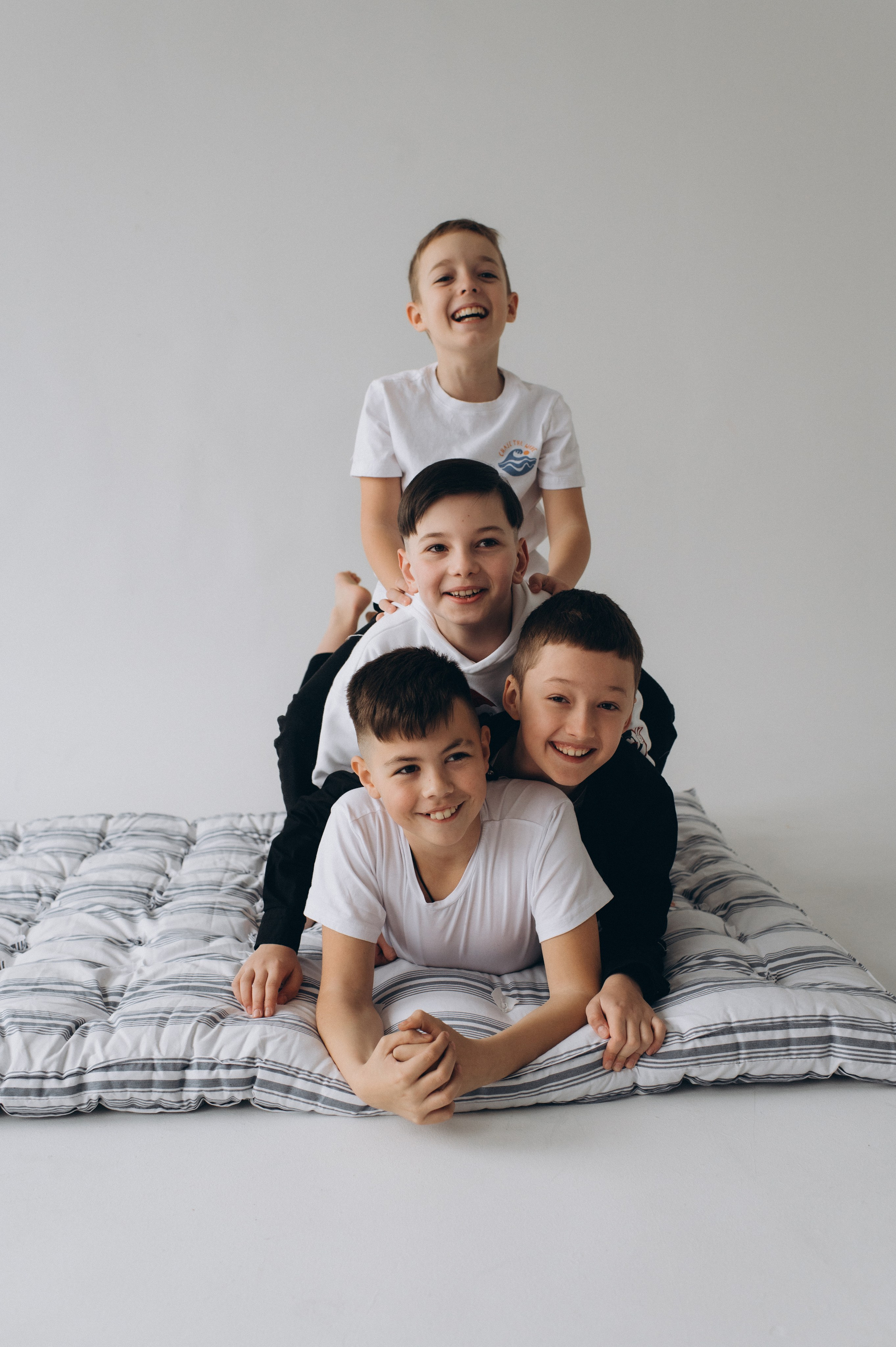 Шкільна фотосесія на віньєтки Тернопіль, шкільні альбоми, фотосесія випускників Тернопіль, випускний альбом, фотограф випускний Тернопіль. Сімейний, дитячий та індивідуальний фотограф в м. Тернопіль, м. Львів