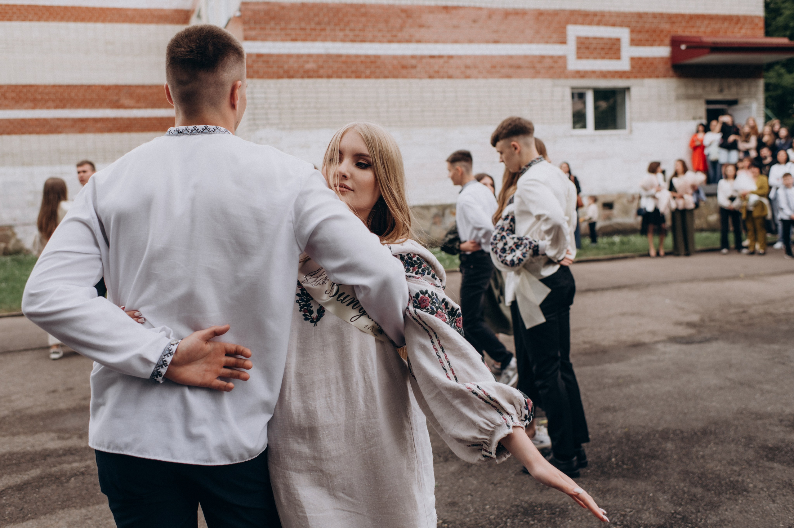 Фотосесія останнього дзвоника, фотосесія випускників Тернопіль, випускний 2024. Сімейний, дитячий та індивідуальний фотограф в м. Тернопіль, м. Львів