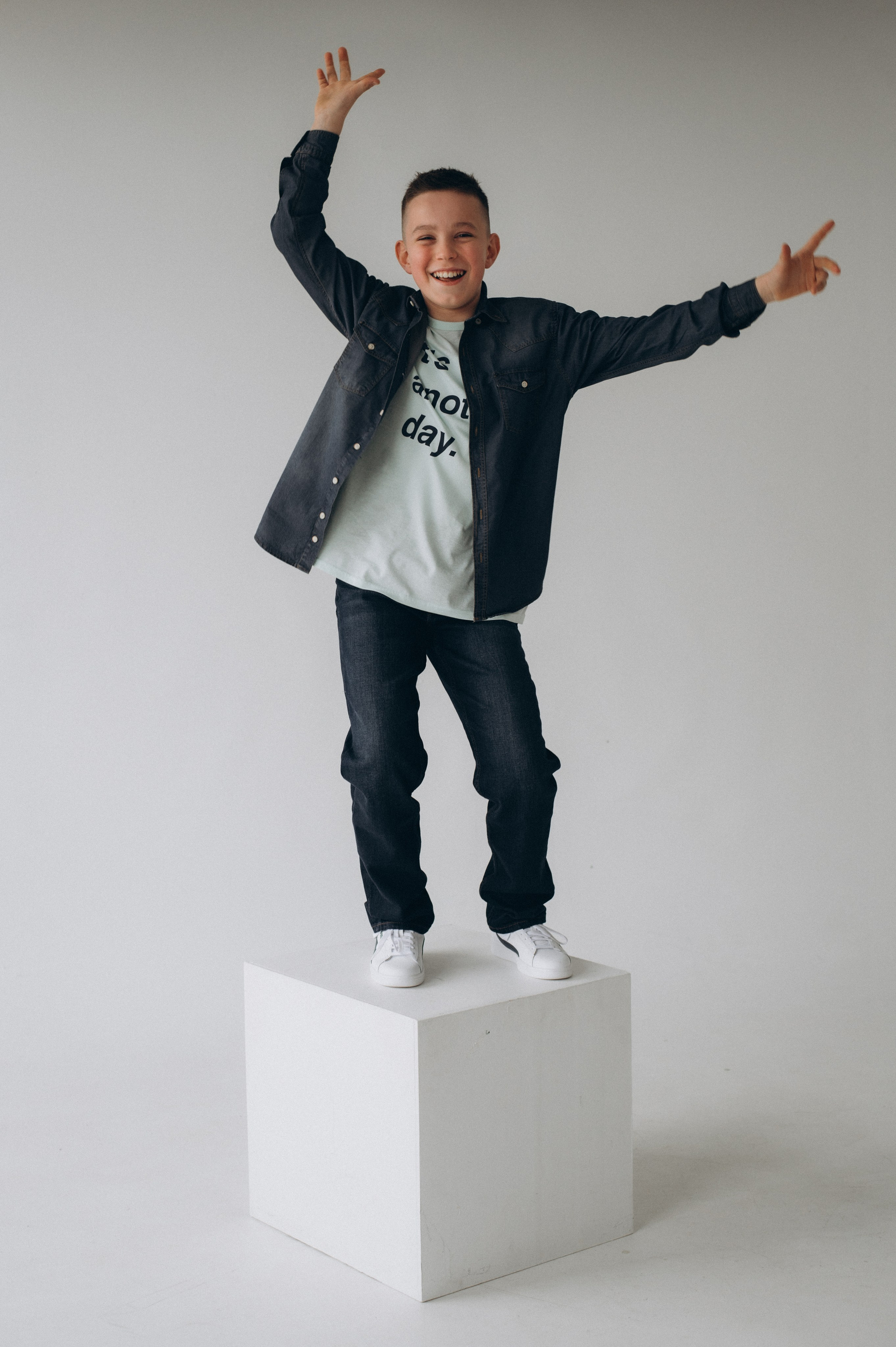 Шкільна фотосесія на віньєтки Тернопіль, фотосесія випускників Тернопіль, зйомка на віньєтки, шкільні фотоальбоми Тернопіль. Сімейний, дитячий та індивідуальний фотограф в м. Тернопіль, м. Львів