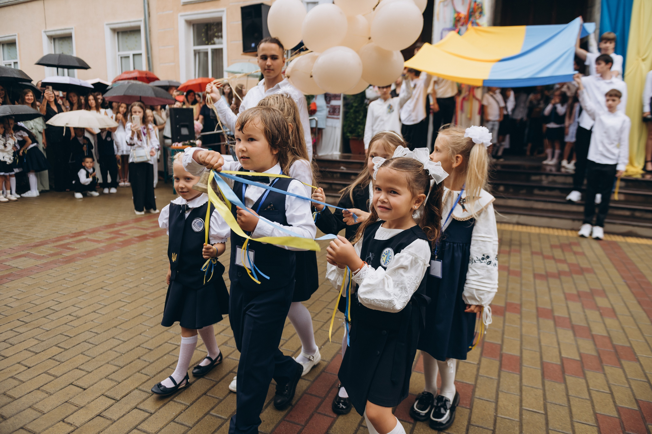 Перший дзвоник у Тернополі, фотосесія першокласників