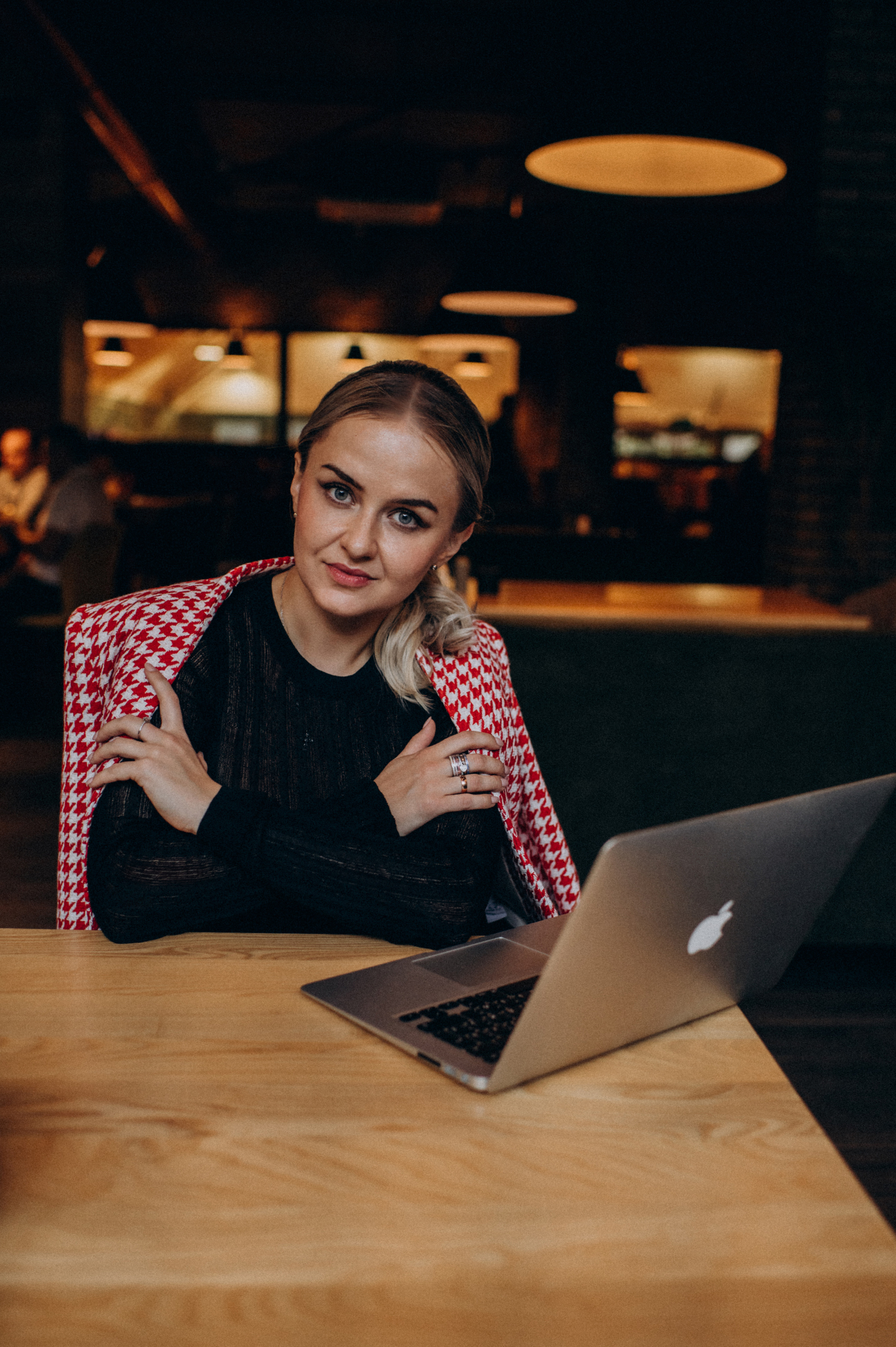 Індивідуальна контент зйомка фотосесія у кавярні кафе. Сімейний, дитячий та індивідуальний фотограф в м. Тернопіль, м. Львів