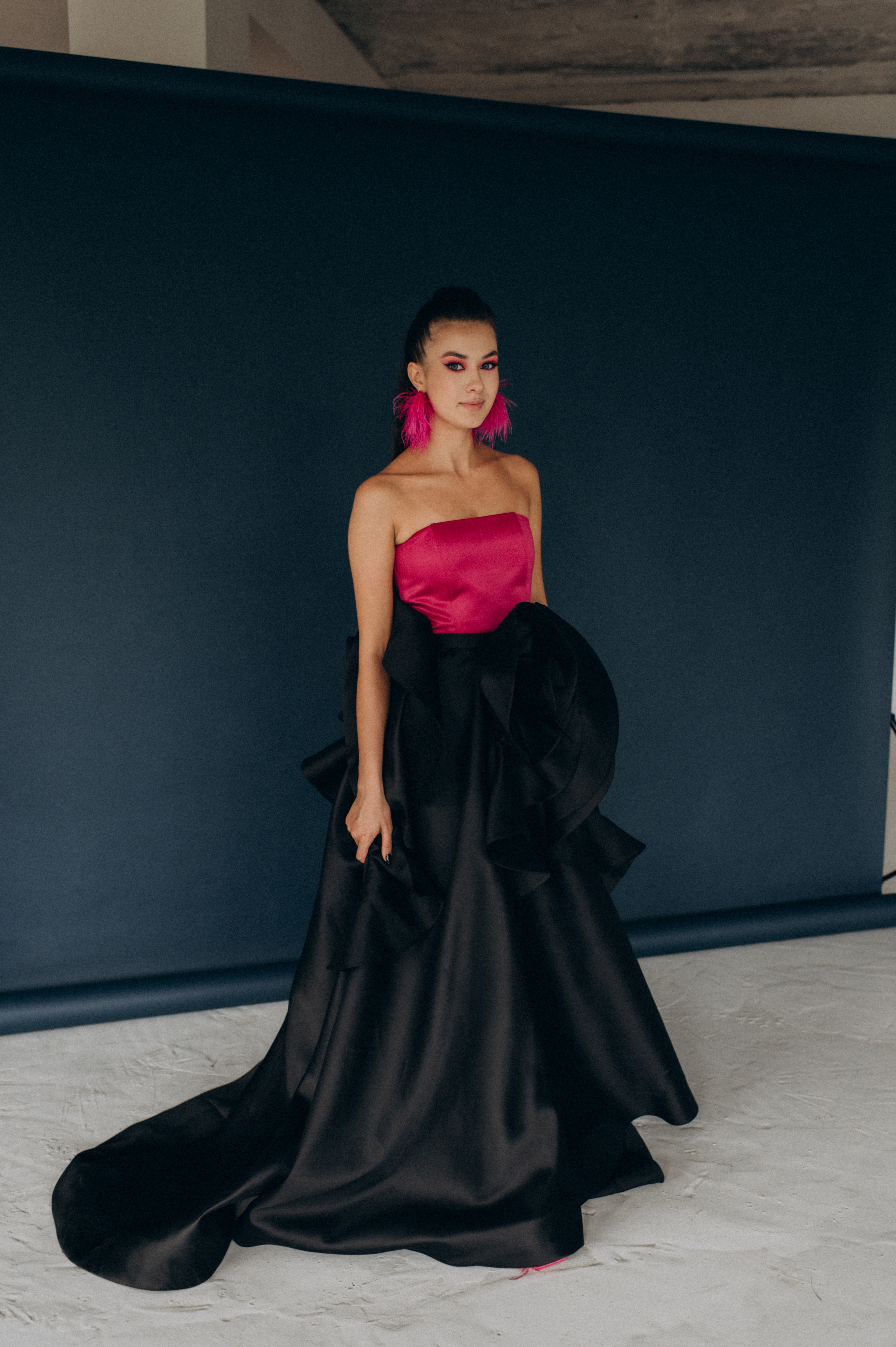 Випускниця, зйомка у студії, фотосесія випускного Тернопіль Львів. Сімейний, дитячий та індивідуальний фотограф в м. Тернопіль, м. Львів