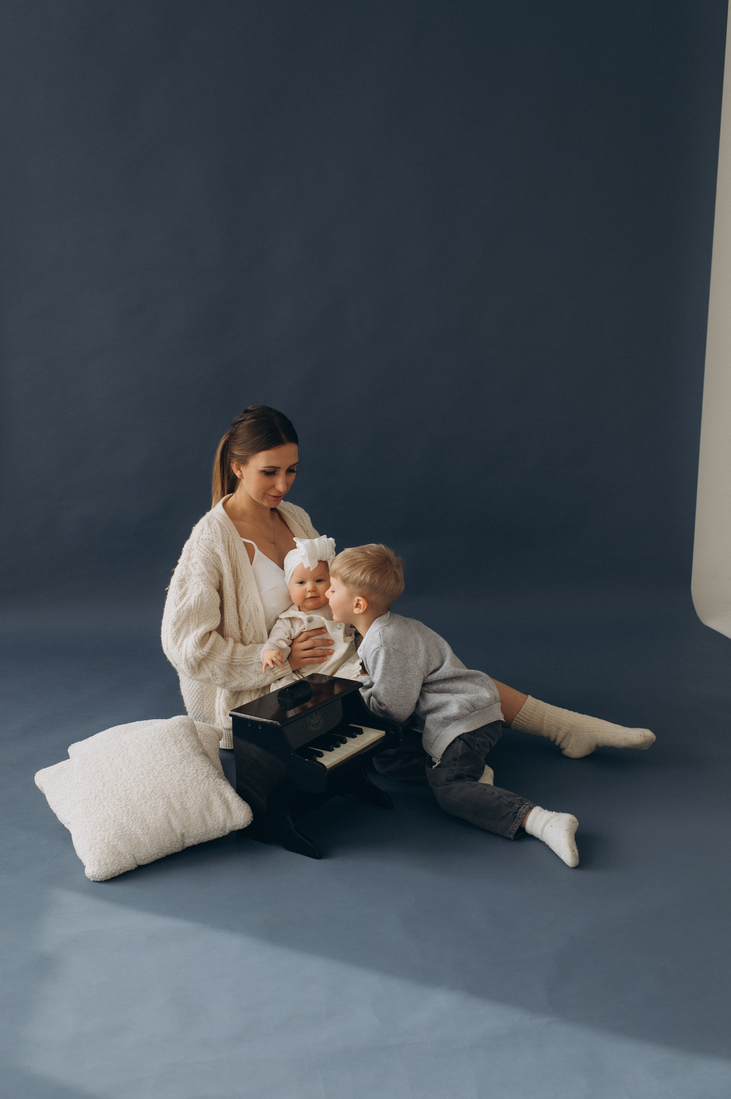 Перший тортик малюка Тернопіль, зйомка дня народження, сімейний фотограф Тернопіль, cakesmash, сімейна фотосесія у студії Тернопіль. Сімейний, дитячий та індивідуальний фотограф в м. Тернопіль, м. Львів