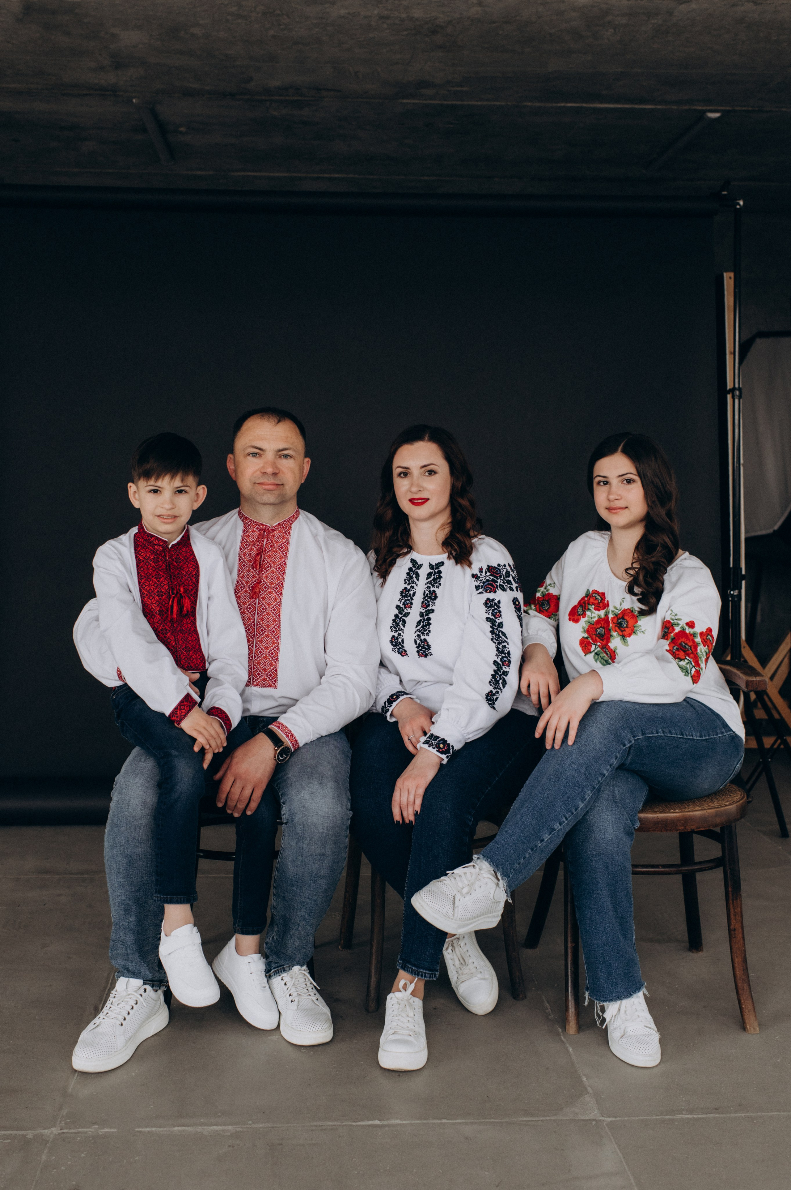 Сімейна фотосесія Тернопіль, сімейна зйомка у вишиванках, фотосесія Львів. Сімейний, дитячий та індивідуальний фотограф в м. Тернопіль, м. Львів