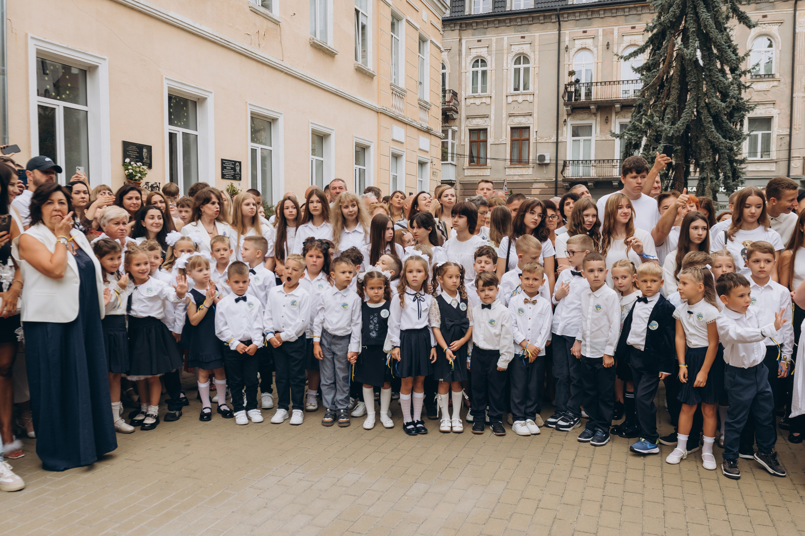 Перший дзвоник у Тернополі, фотосесія першокласників