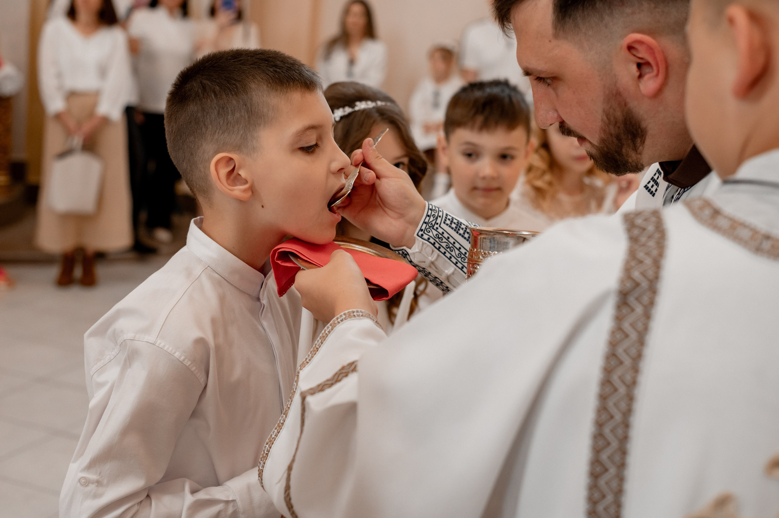 Фотосесія Першого Причастя Тернопіль, зйомка Причастя Тернопіль, Таїнство Першого Причастя Тернопіль, Катедра Причастя Тернопіль. Сімейний, дитячий та індивідуальний фотограф в м. Тернопіль, м. Львів