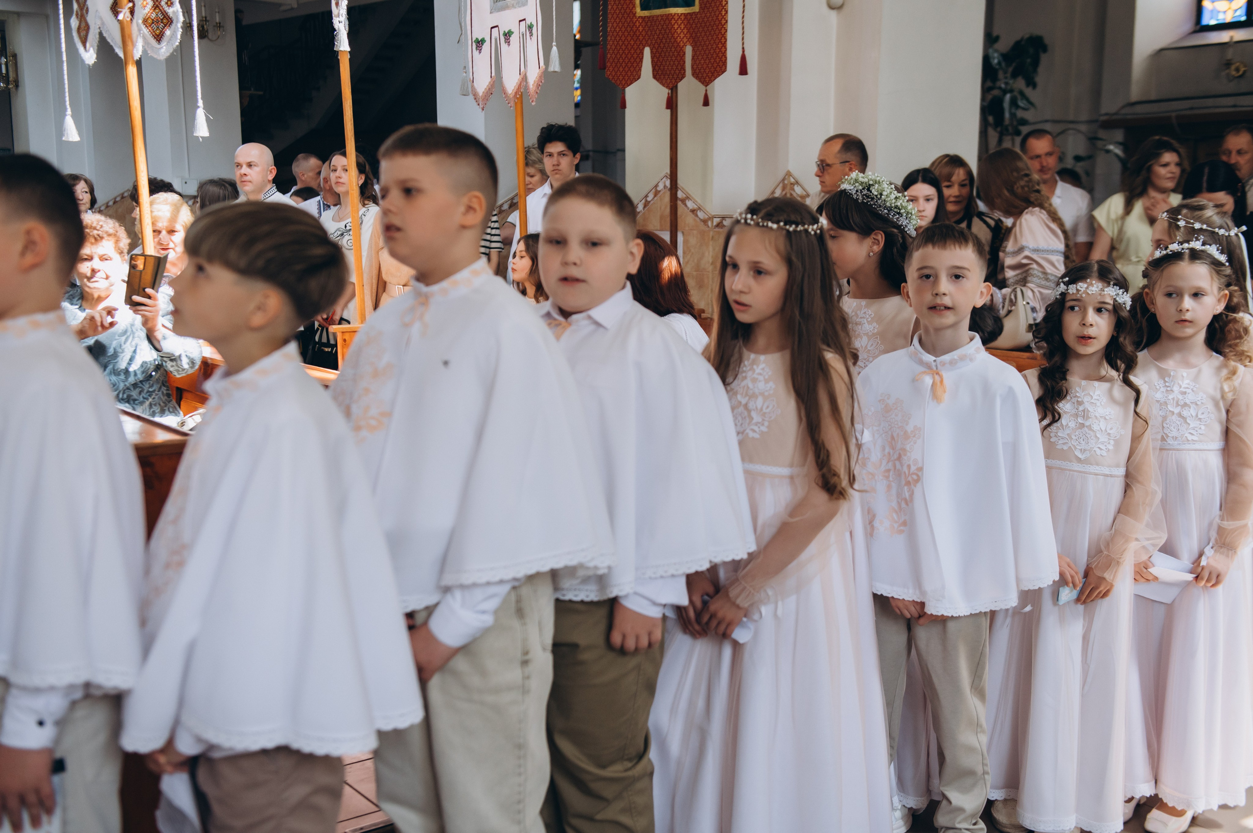 Фотосесія Причастя Тернопіль церква Св Михаїла, фотограф на Причастя Тернопіль, фотосесія Літургії Причастя Тернопіль. Сімейний, дитячий та індивідуальний фотограф в м. Тернопіль, м. Львів
