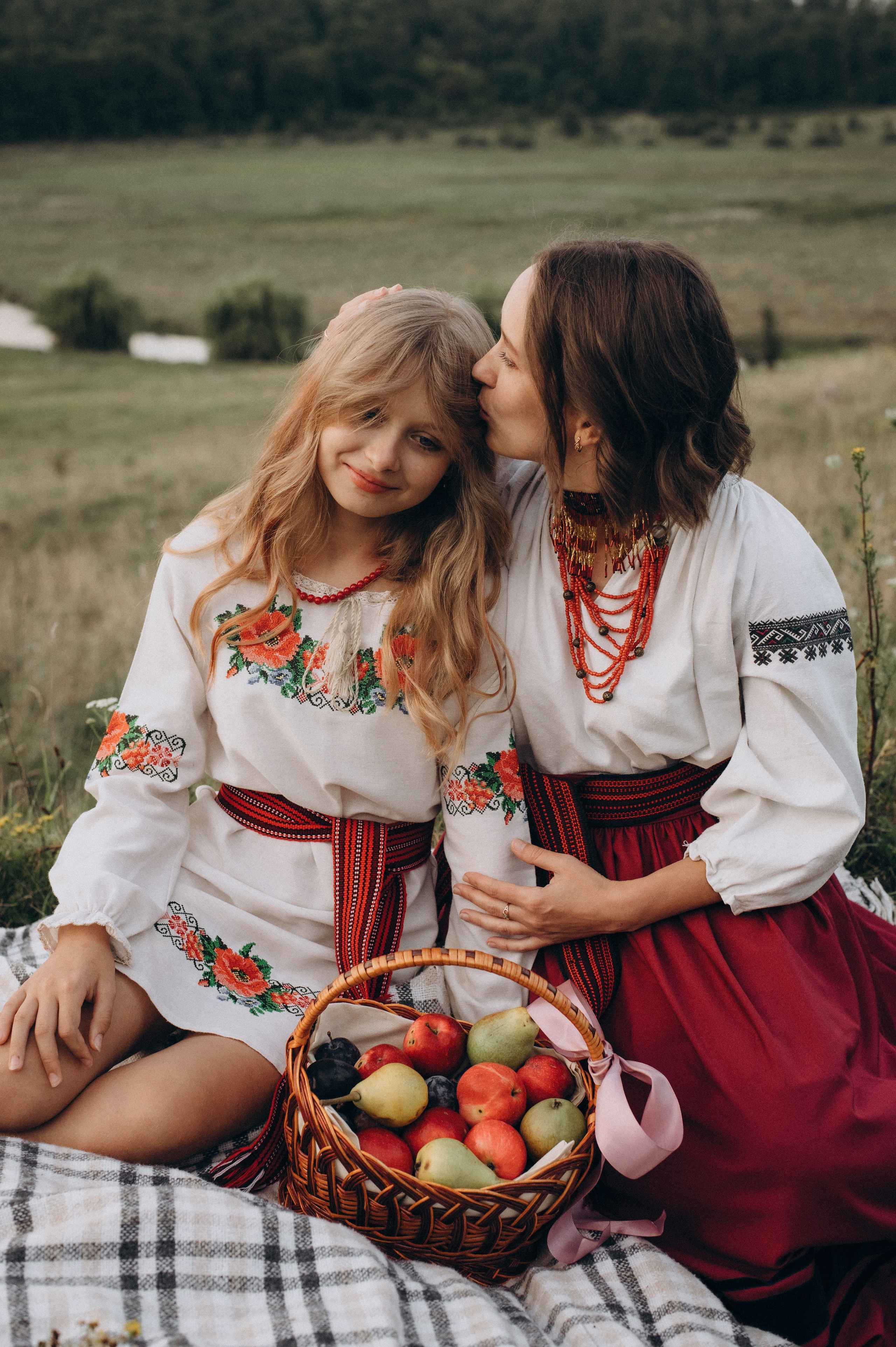 Сімейна фотосесія мами і доньки, сімейний фотограф Тернопіль, портретний фотограф, сімейна фотосесія Тернопіль, фотосесія в жоржинах. Сімейний, дитячий та індивідуальний фотограф в м. Тернопіль, м. Львів