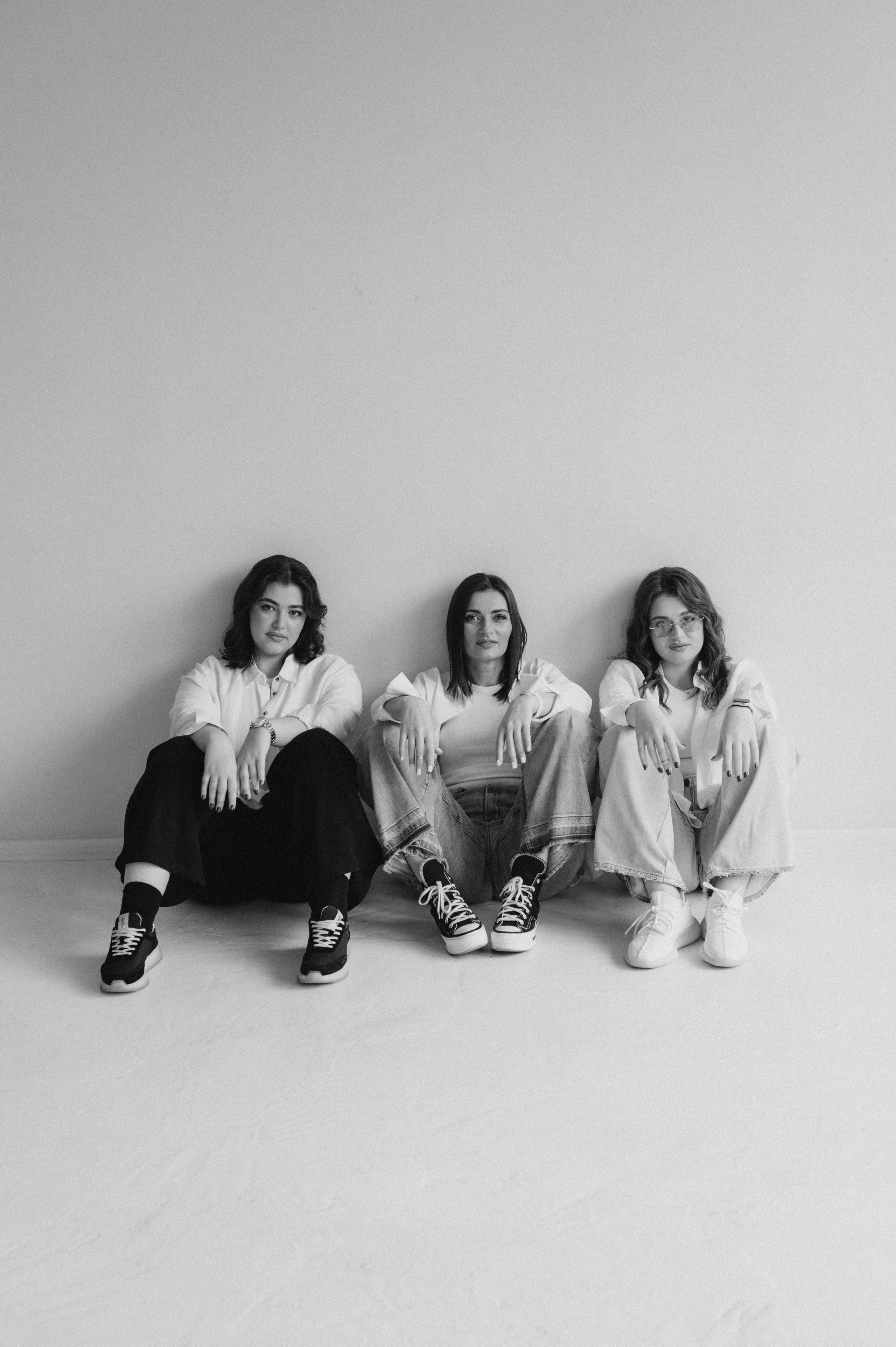 Сімейна фотосесія мами і донечок, сімейний фотограф Тернопіль, портретний фотограф Тернопіль, портретна фотосесія Львів. Сімейний, дитячий та індивідуальний фотограф в м. Тернопіль, м. Львів