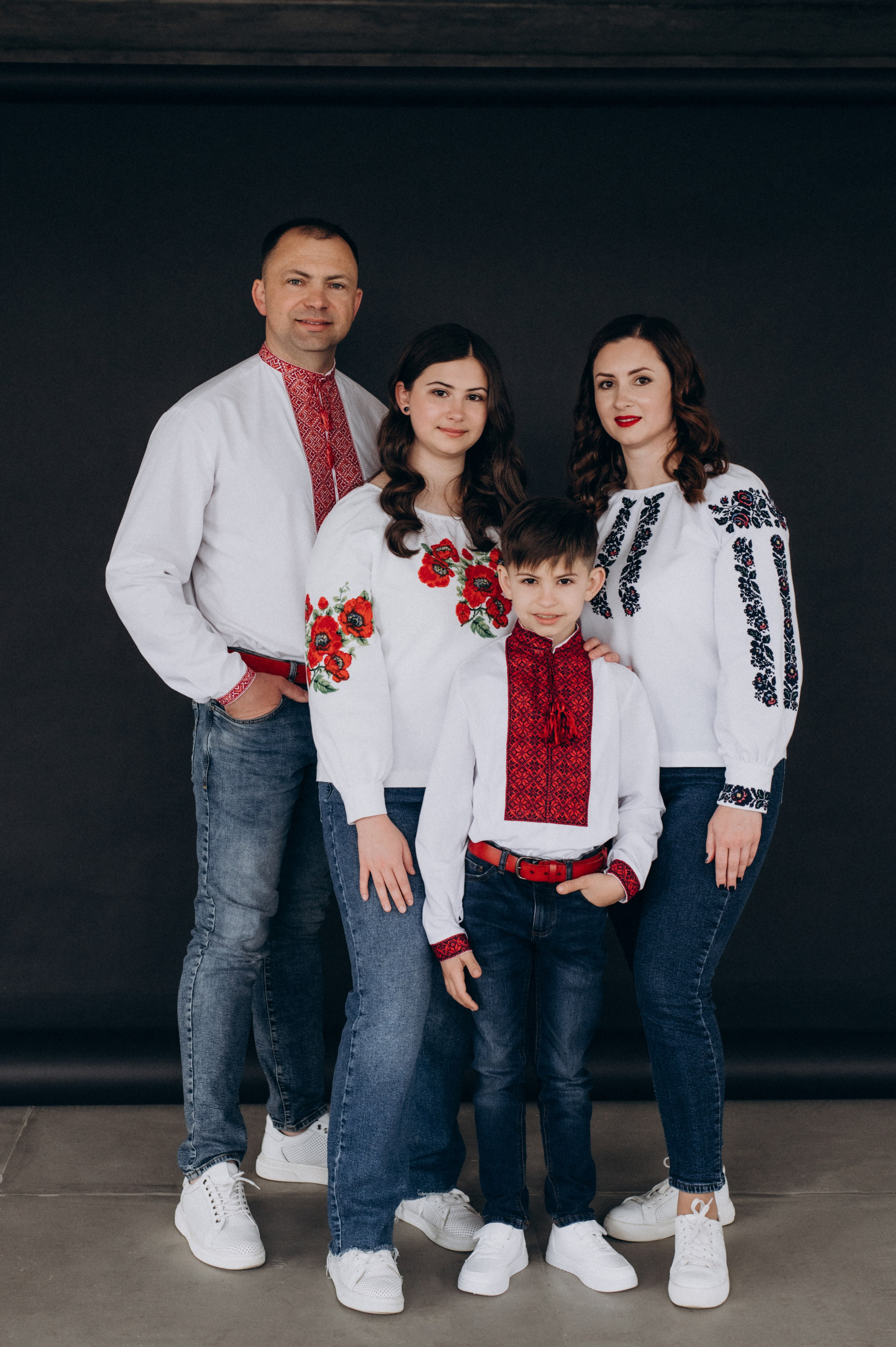 Сімейна фотосесія Тернопіль, сімейна зйомка у вишиванках, фотосесія Львів. Сімейний, дитячий та індивідуальний фотограф в м. Тернопіль, м. Львів