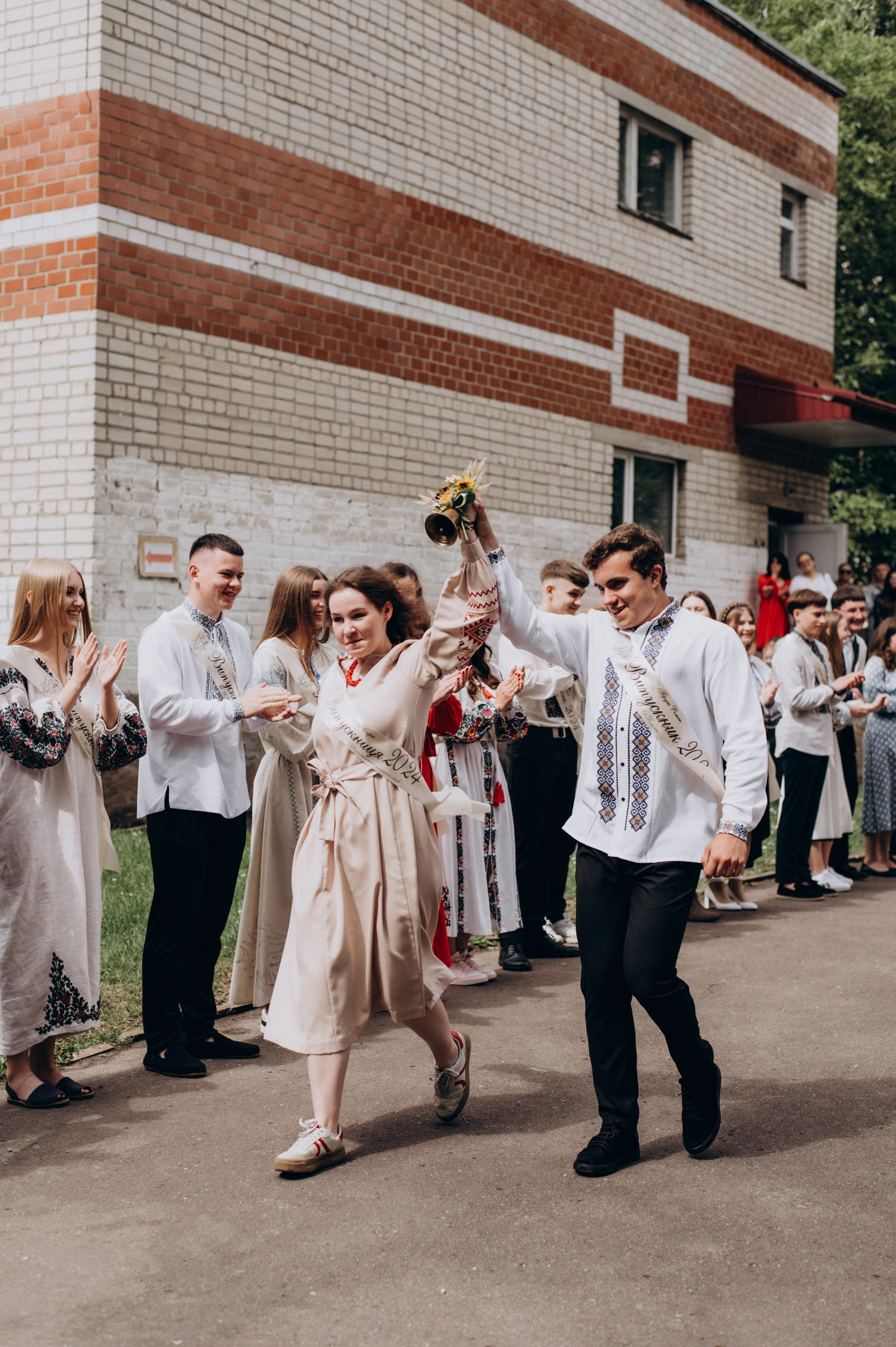 Фотосесія останнього дзвоника, фотосесія випускників Тернопіль, випускний 2024. Сімейний, дитячий та індивідуальний фотограф в м. Тернопіль, м. Львів