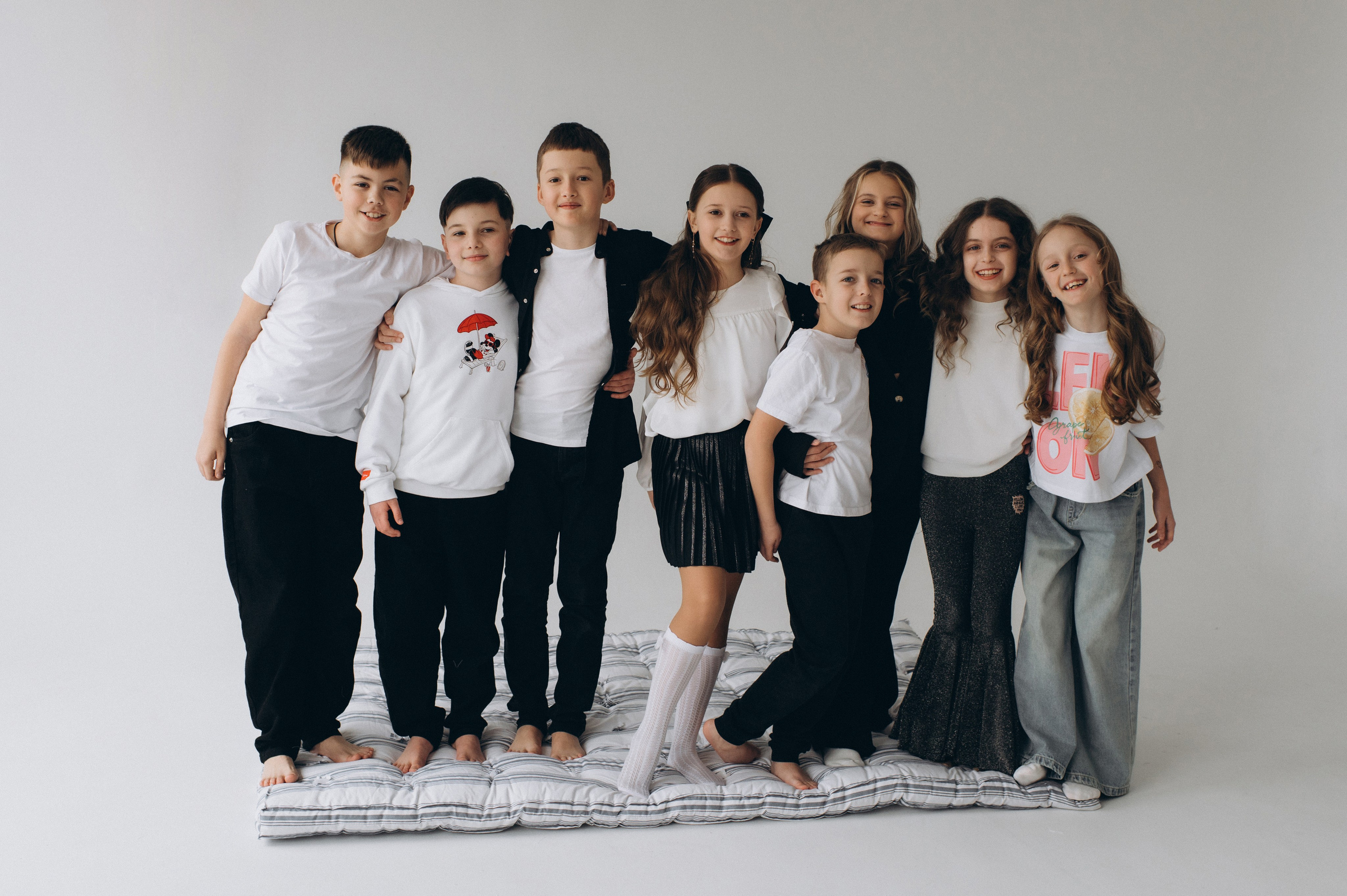 Шкільна фотосесія на віньєтки Тернопіль, шкільні альбоми, фотосесія випускників Тернопіль, випускний альбом, фотограф випускний Тернопіль. Сімейний, дитячий та індивідуальний фотограф в м. Тернопіль, м. Львів