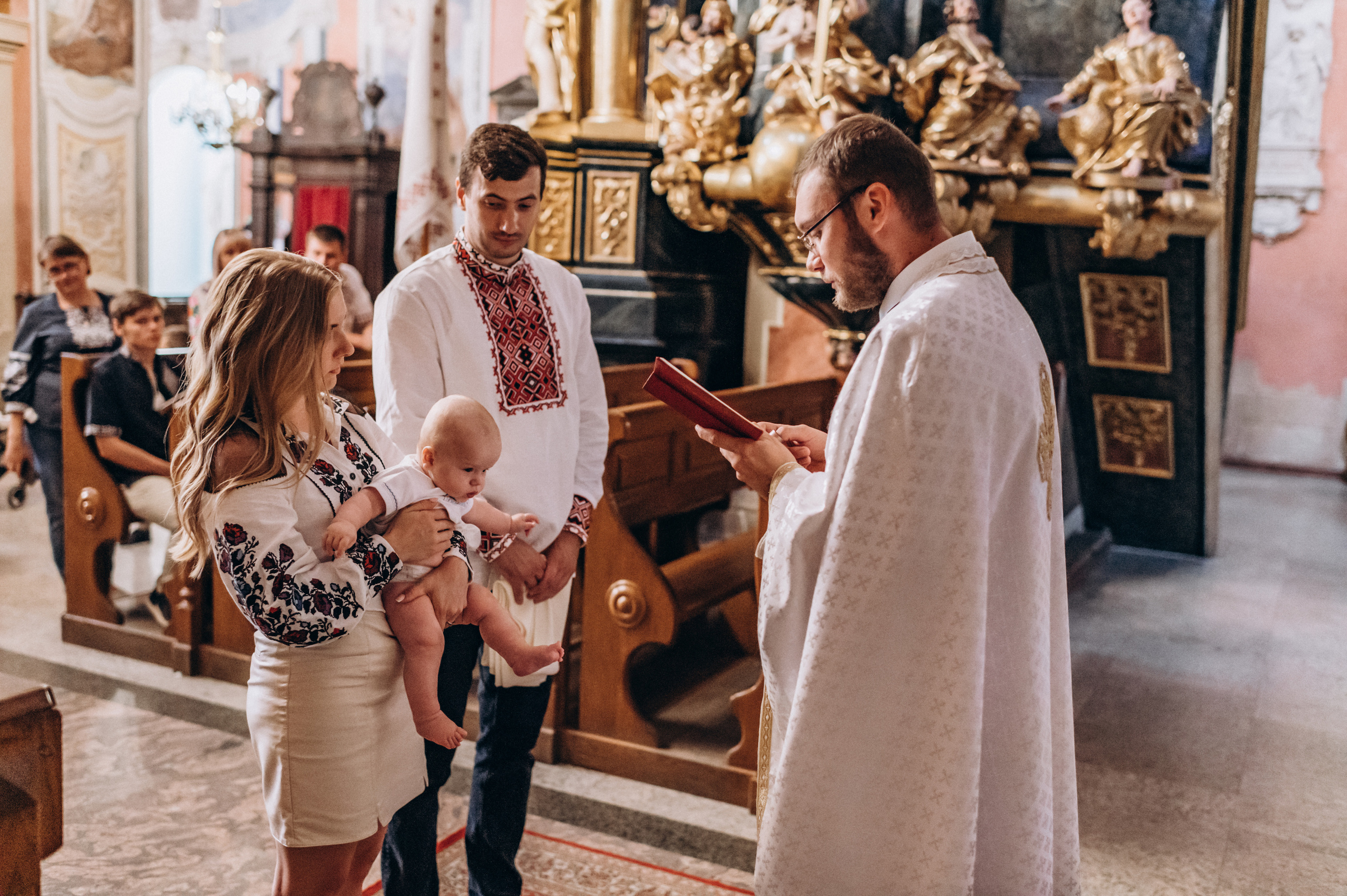 Хрещення Марка, Бернардинський монастир, Львів. Сімейний, дитячий та індивідуальний фотограф в м. Тернопіль, м. Львів