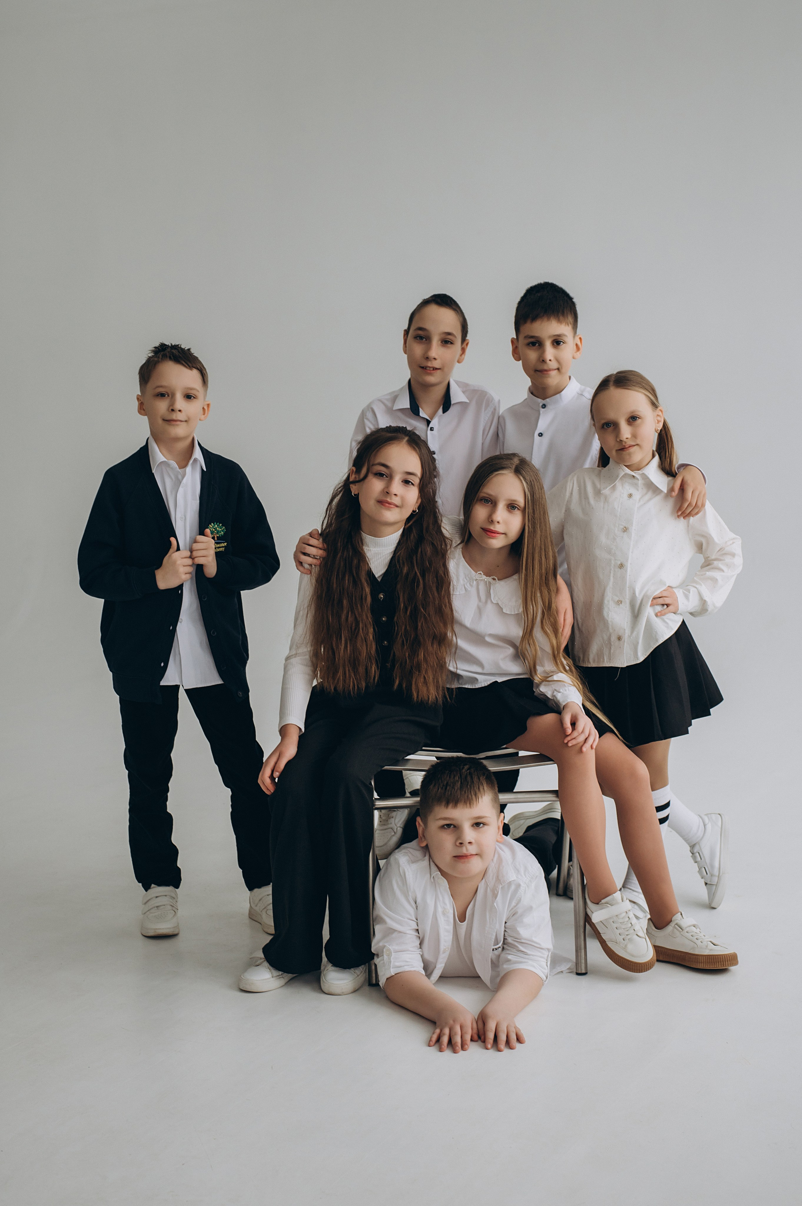 Фотосесія школярів у студії на шкільні фотоальбоми віньєтки Тернопіль, фотосесія випускників Тернопіль, шкільні фотокниги Тернопіль. Сімейний, дитячий та індивідуальний фотограф в м. Тернопіль, м. Львів