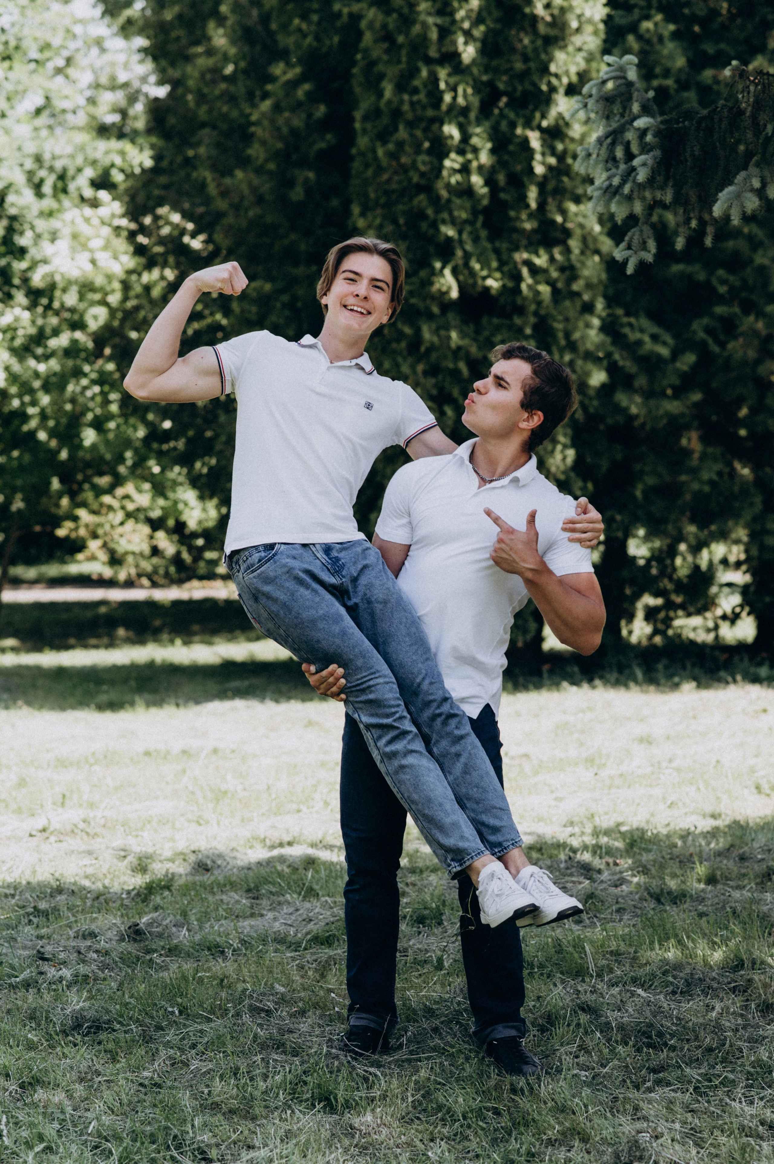 Фотосесія випускників, зйомка випускників Тернопіль Львів, випускні фотоальбоми Тернопіль, шкільні фотоальбоми Тернопіль. Сімейний, дитячий та індивідуальний фотограф в м. Тернопіль, м. Львів