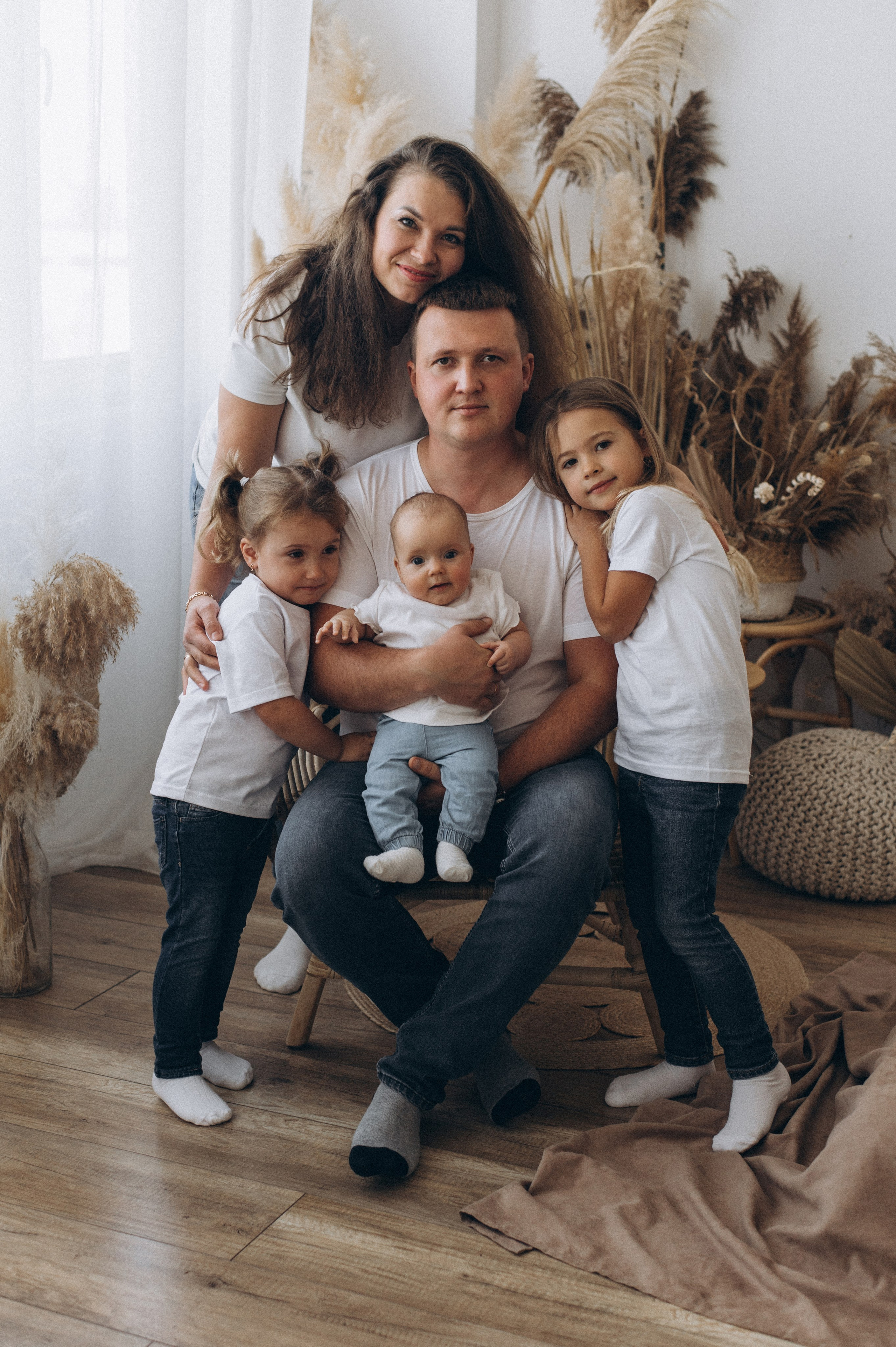 Сімейна фотосесія Тернопіль Львів, студійна сімейна зйомка з дітьми. Сімейний, дитячий та індивідуальний фотограф в м. Тернопіль, м. Львів