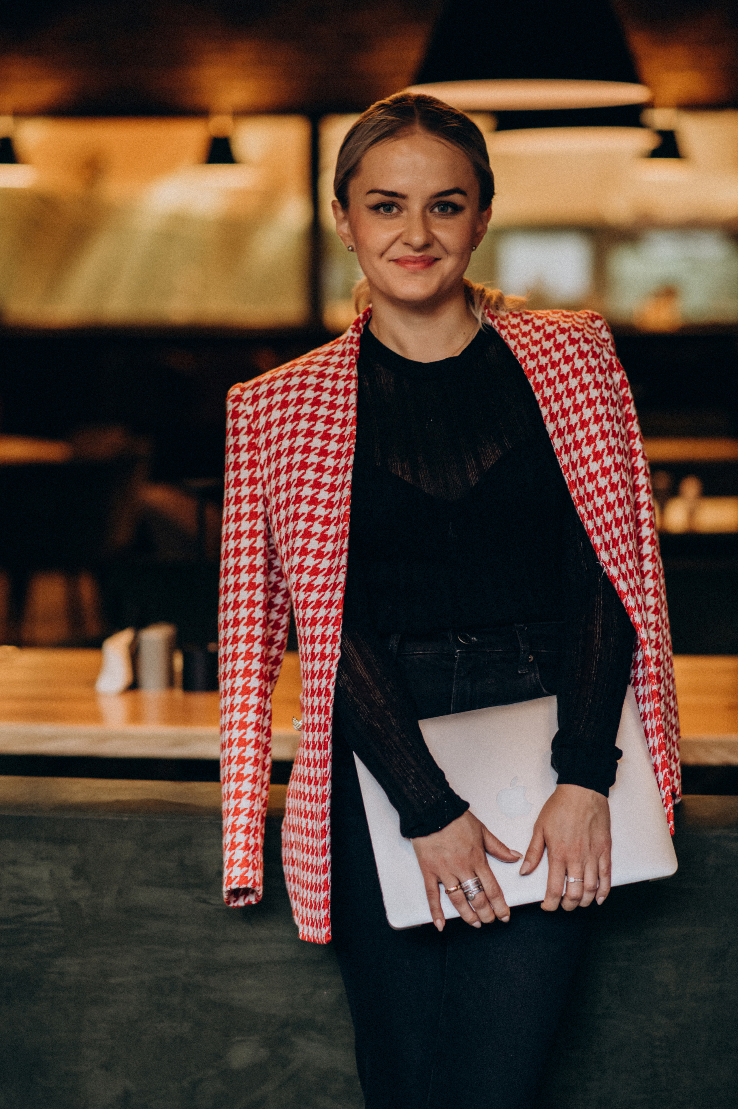 Індивідуальна контент зйомка фотосесія у кавярні кафе. Сімейний, дитячий та індивідуальний фотограф в м. Тернопіль, м. Львів