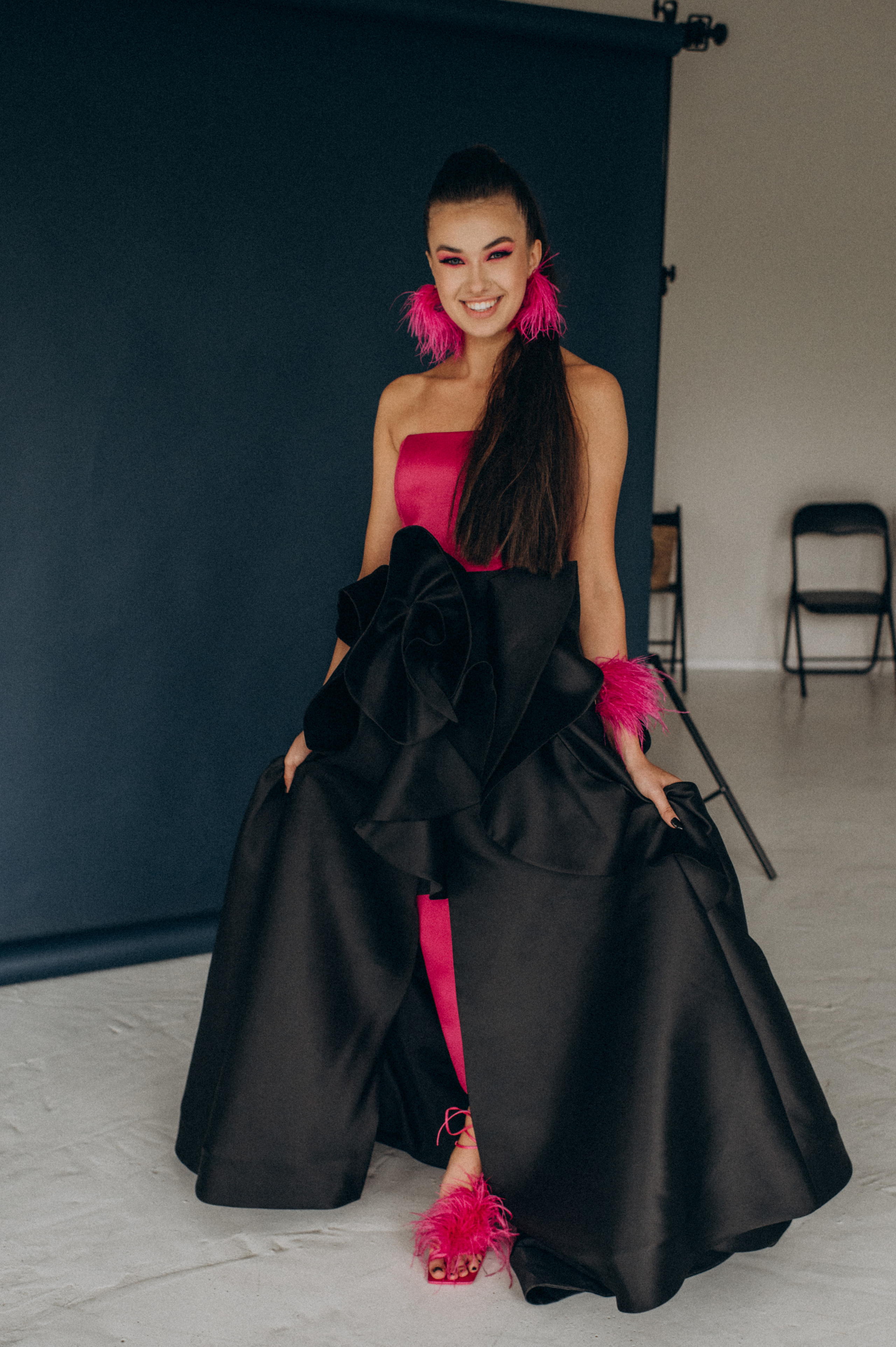 Випускниця, зйомка у студії, фотосесія випускного Тернопіль Львів. Сімейний, дитячий та індивідуальний фотограф в м. Тернопіль, м. Львів