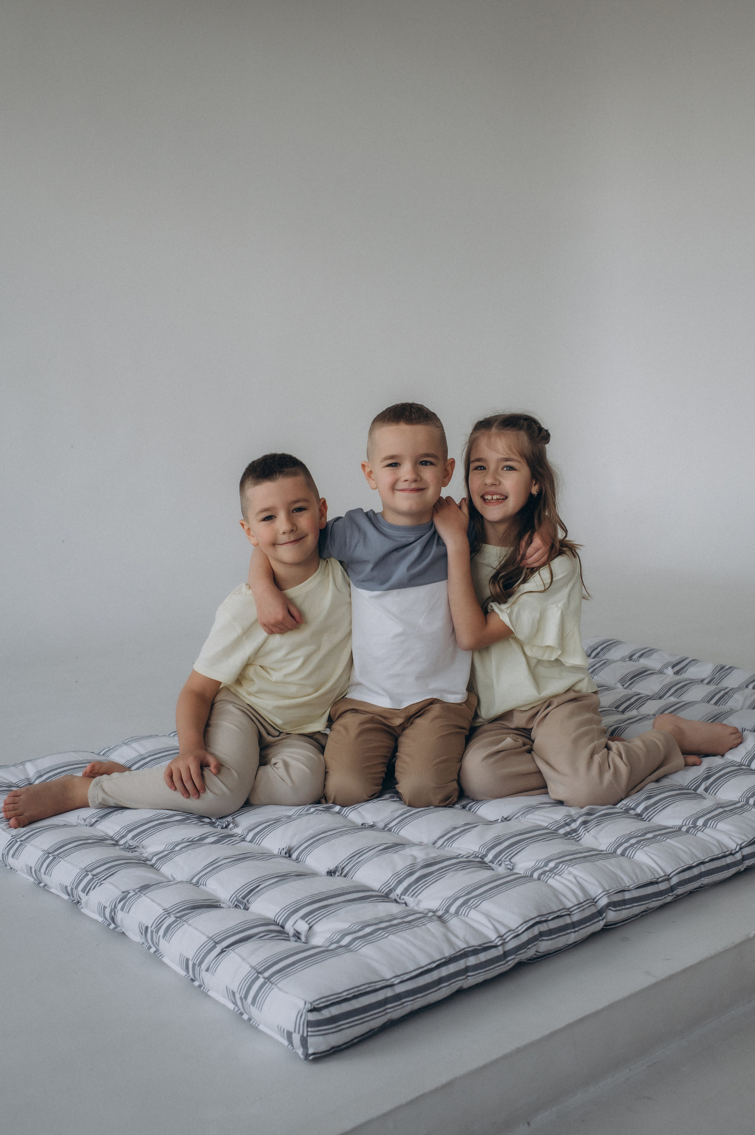 Сімейна фотосесія Тернопіль, сімейний фотограф Тернопіль Львів, зйомка дітей, портретний фотограф Тернопіль, фотосесія Причастя у студії. Сімейний, дитячий та індивідуальний фотограф в м. Тернопіль, м. Львів