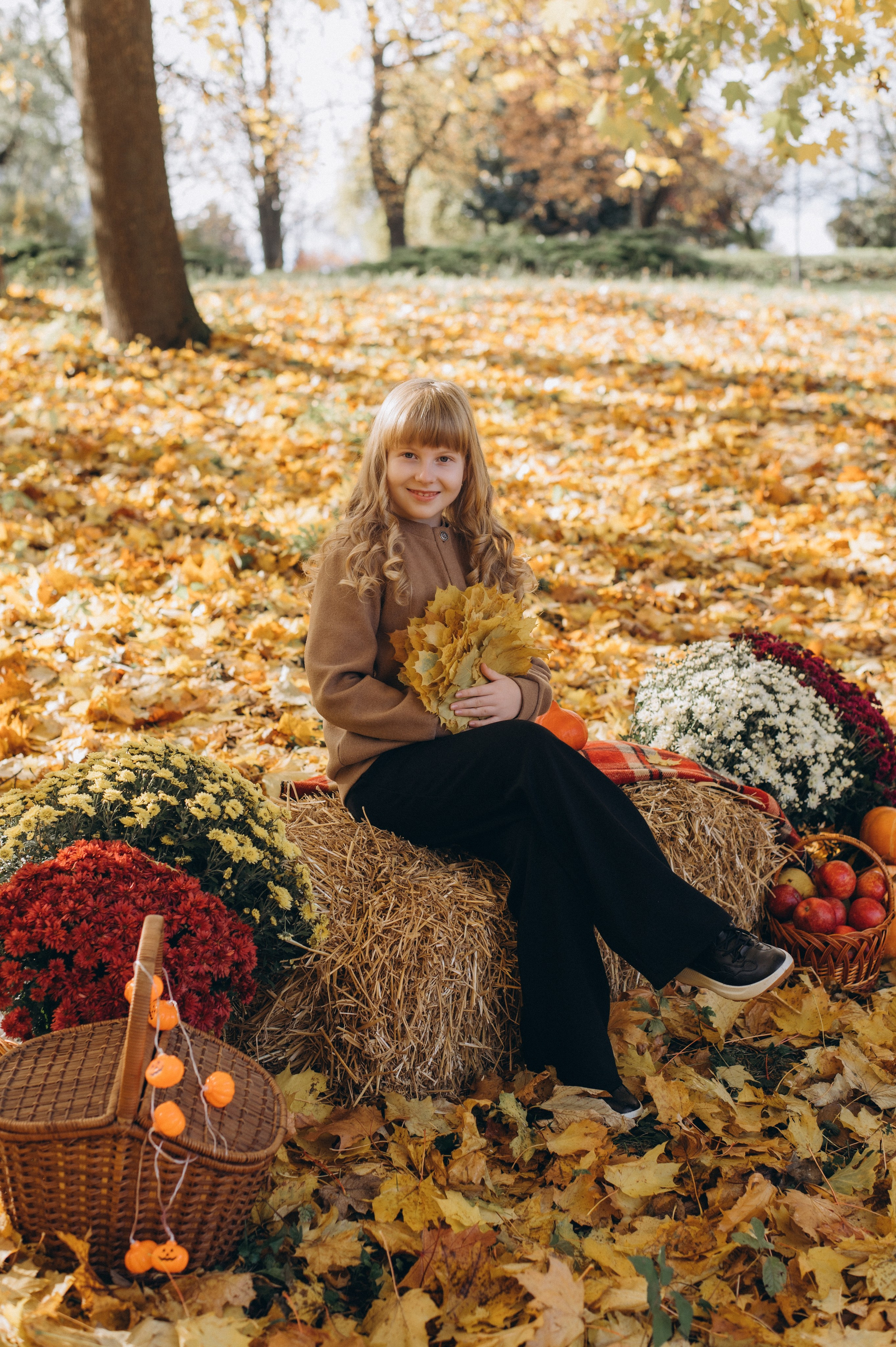Осіння фотосесія 4 класу на віньєтки, випускні фотоальбоми Тернопіль, фотосесія випускників Тернопіль, шкільний випускний альбом Тернопіль. Сімейний, дитячий та індивідуальний фотограф в м. Тернопіль, м. Львів