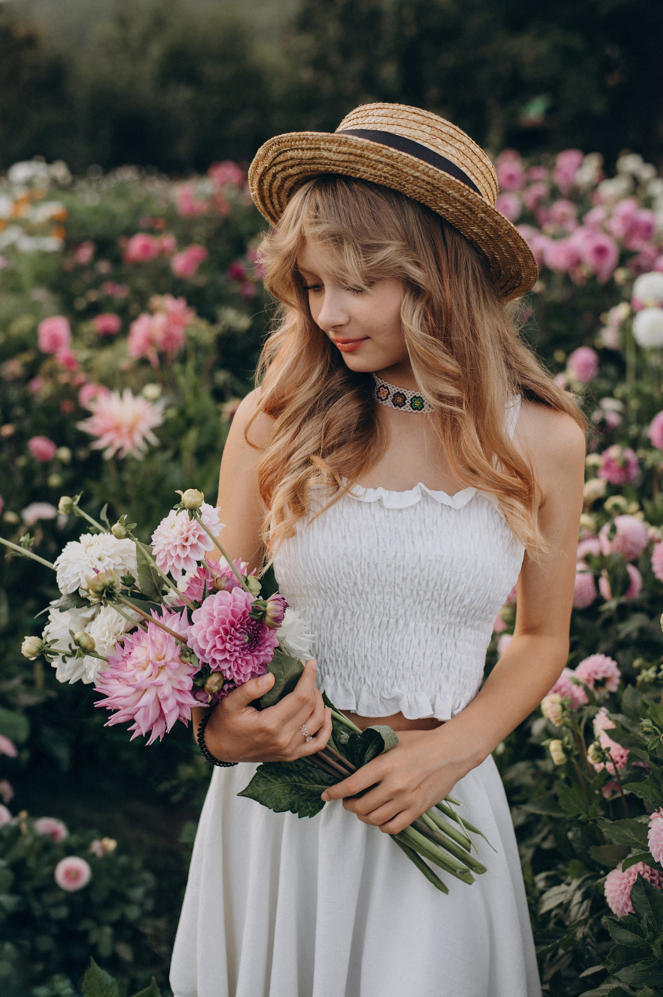 Сімейна фотосесія мами і доньки, сімейний фотограф Тернопіль, портретний фотограф, сімейна фотосесія Тернопіль, фотосесія в жоржинах. Сімейний, дитячий та індивідуальний фотограф в м. Тернопіль, м. Львів