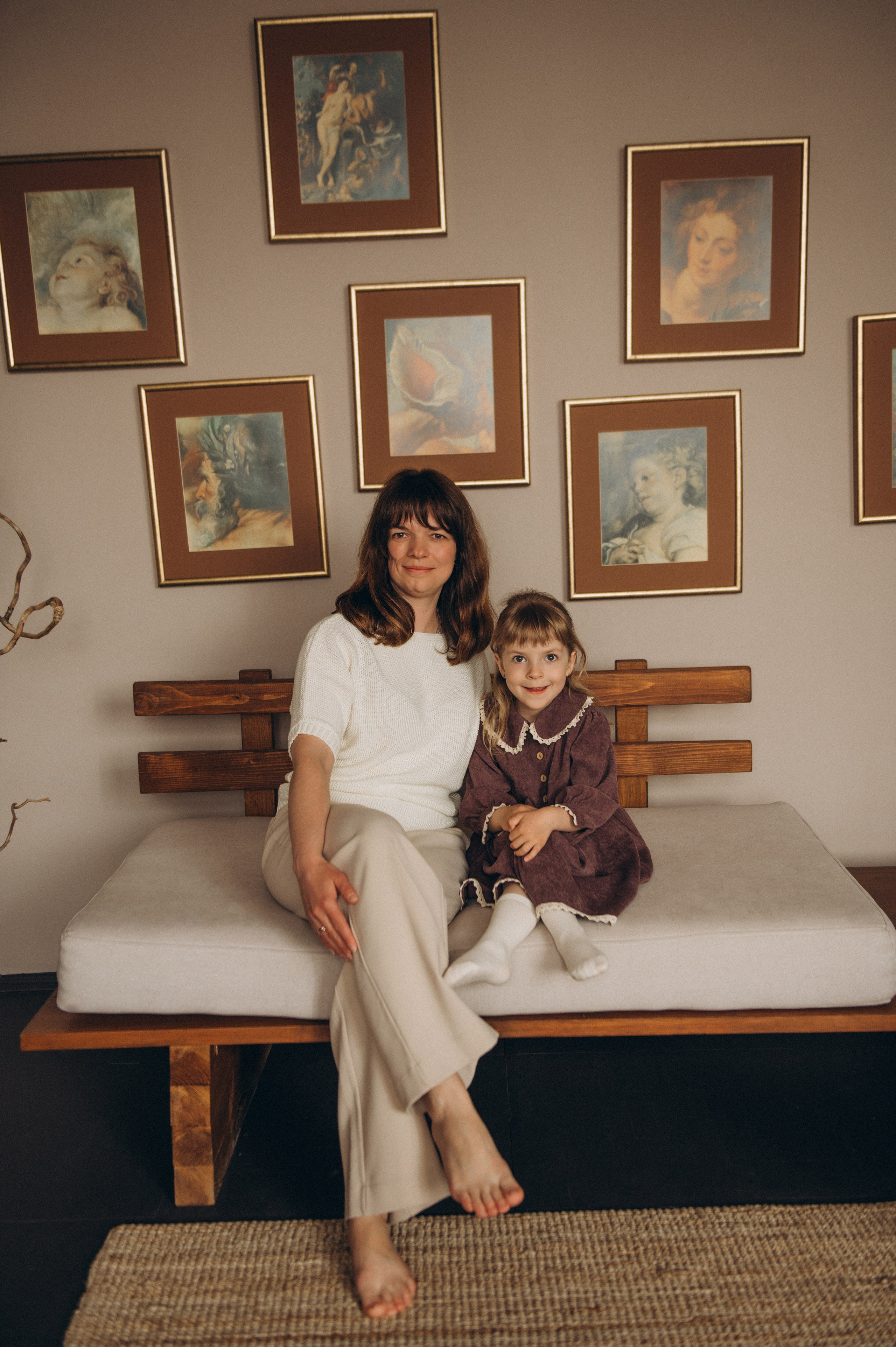 Фотосесія мами і донечки Тернопіль, фотосесія з бузком у студії Тернопіль, сімейна фотосесія Тернопіль, фотосесія мама і дитина. Сімейний, дитячий та індивідуальний фотограф в м. Тернопіль, м. Львів