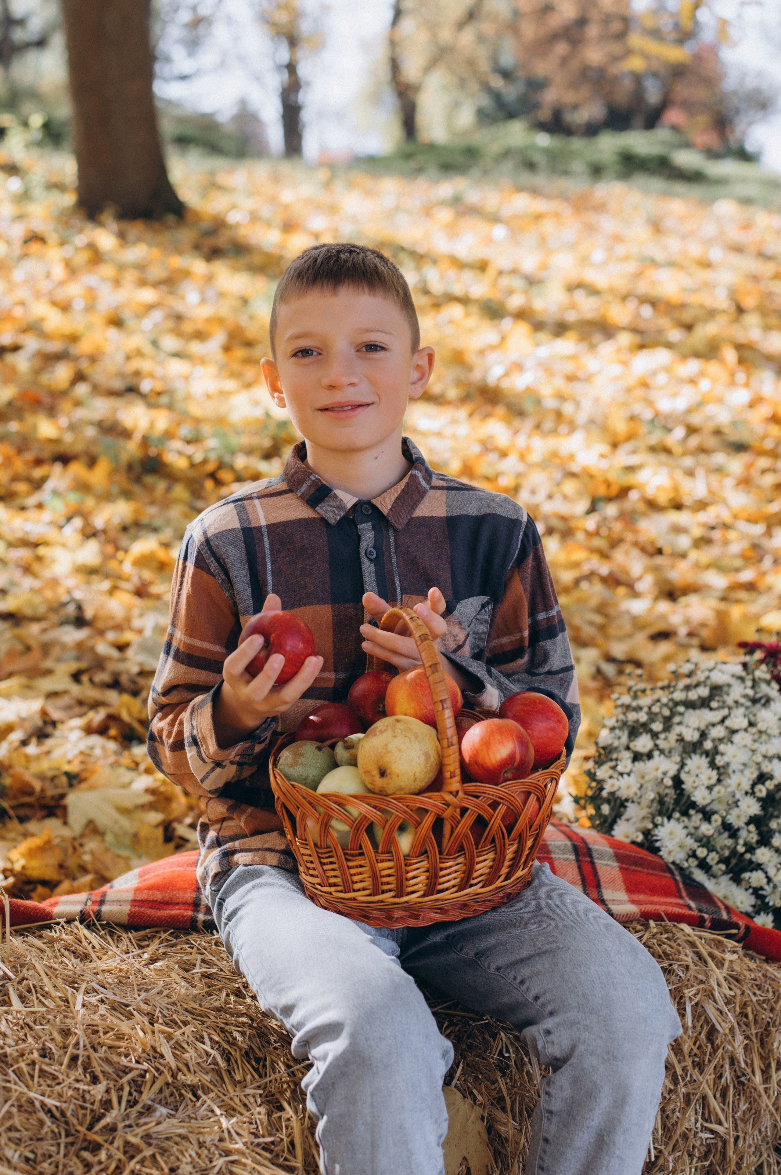 Осіння фотосесія 4 класу на віньєтки, випускні фотоальбоми Тернопіль, фотосесія випускників Тернопіль, шкільний випускний альбом Тернопіль. Сімейний, дитячий та індивідуальний фотограф в м. Тернопіль, м. Львів