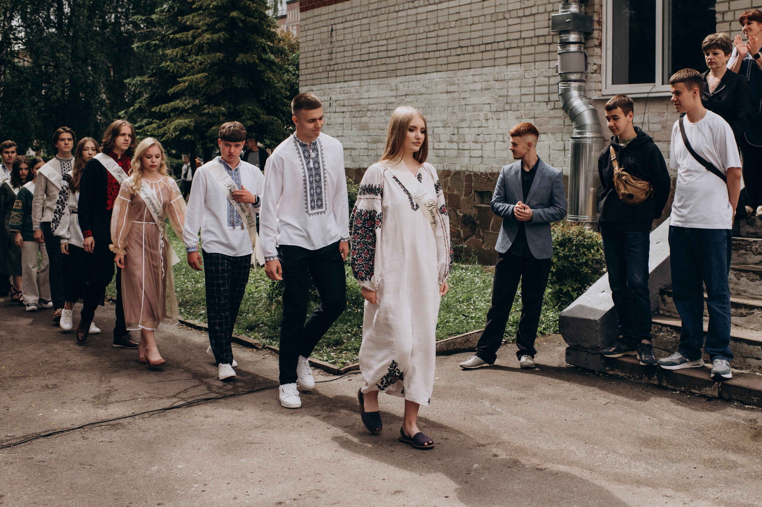 Фотосесія останнього дзвоника, фотосесія випускників Тернопіль, випускний 2024. Сімейний, дитячий та індивідуальний фотограф в м. Тернопіль, м. Львів