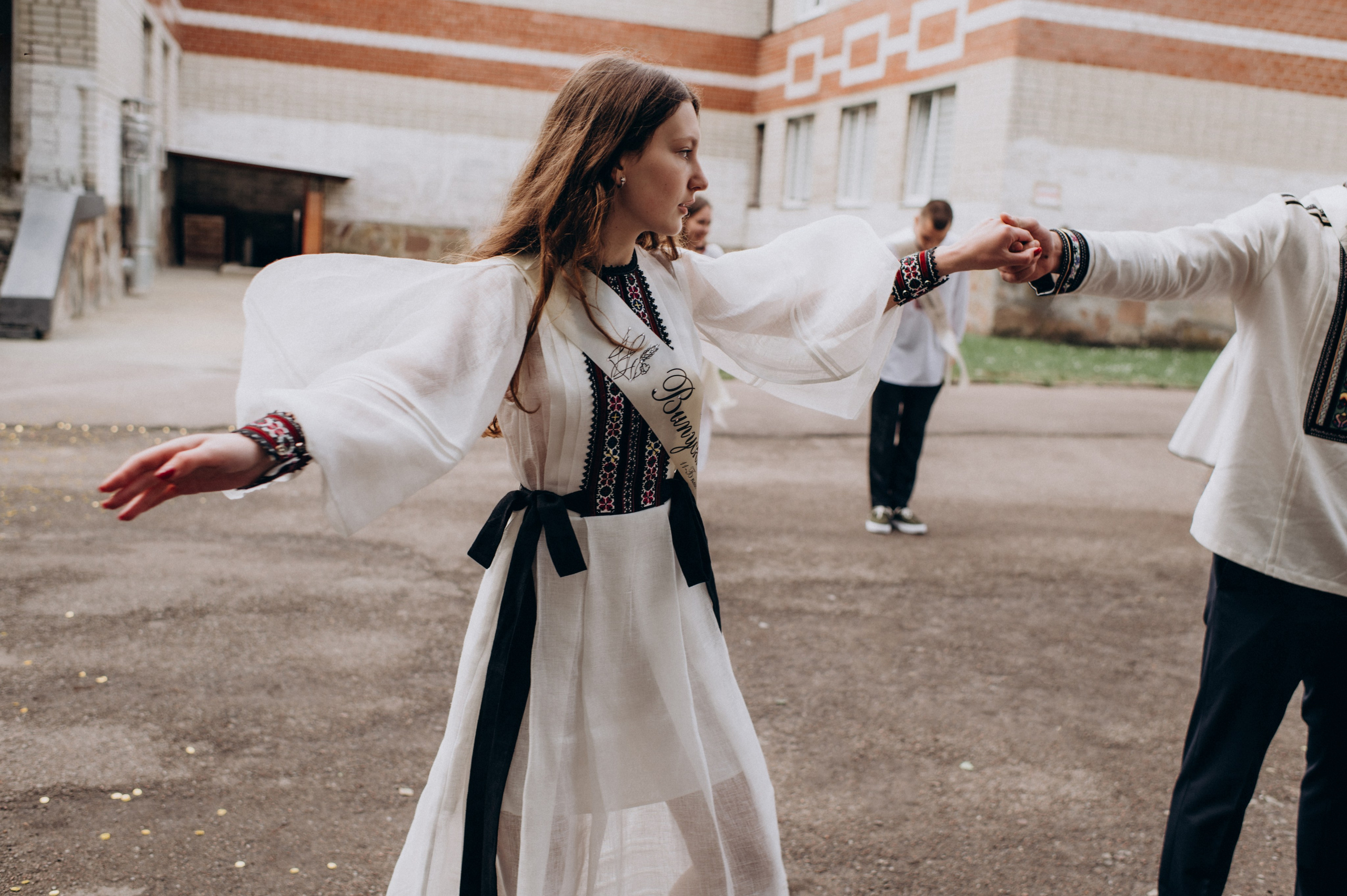 Фотосесія останнього дзвоника, фотосесія випускників Тернопіль, випускний 2024. Сімейний, дитячий та індивідуальний фотограф в м. Тернопіль, м. Львів