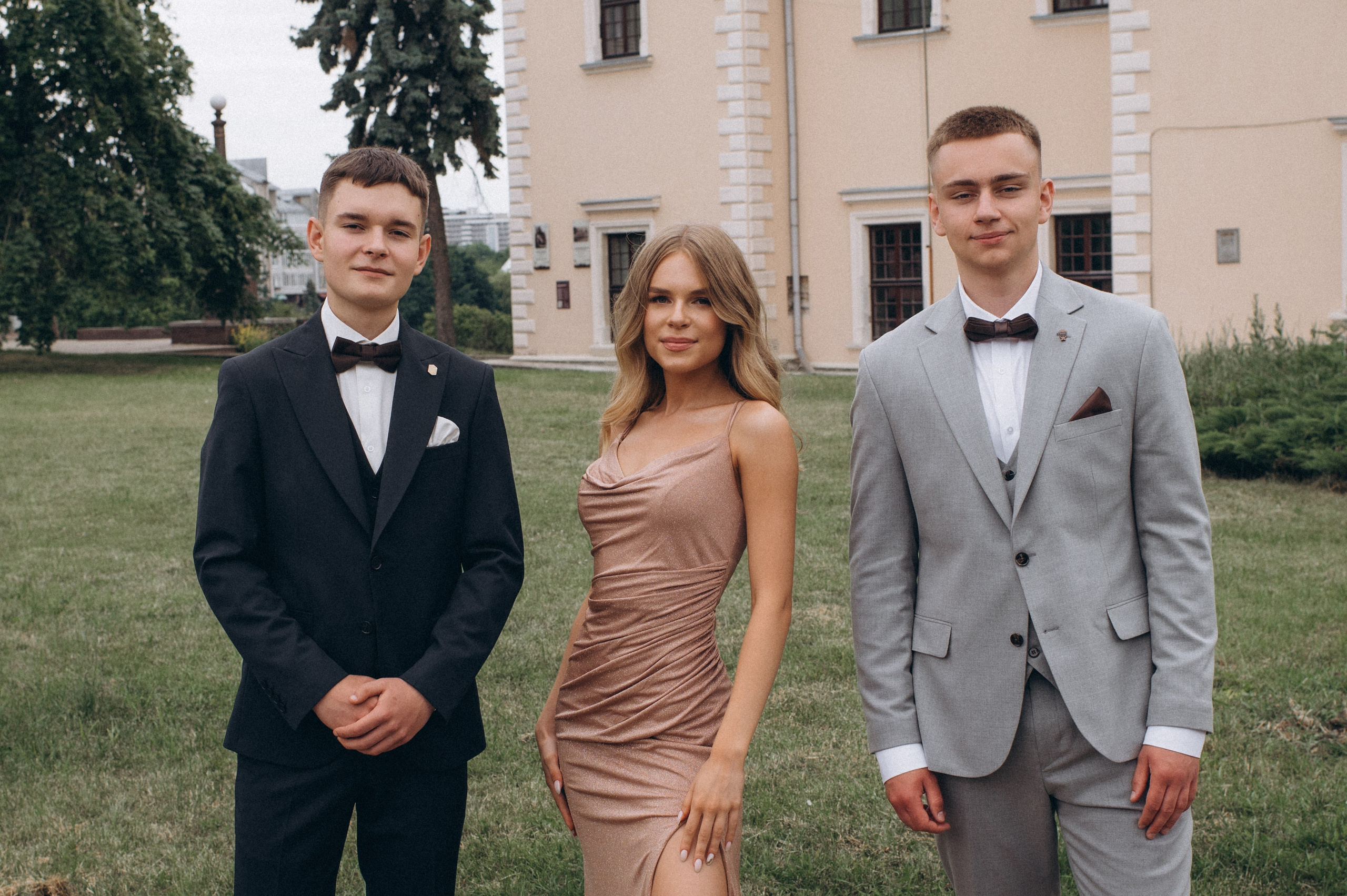 Випускники 2025, фотосесія випускного Тернопіль, фотосесія випускників Тернопіль, зйомка випускного, фотосесія випускного. Сімейний, дитячий та індивідуальний фотограф в м. Тернопіль, м. Львів