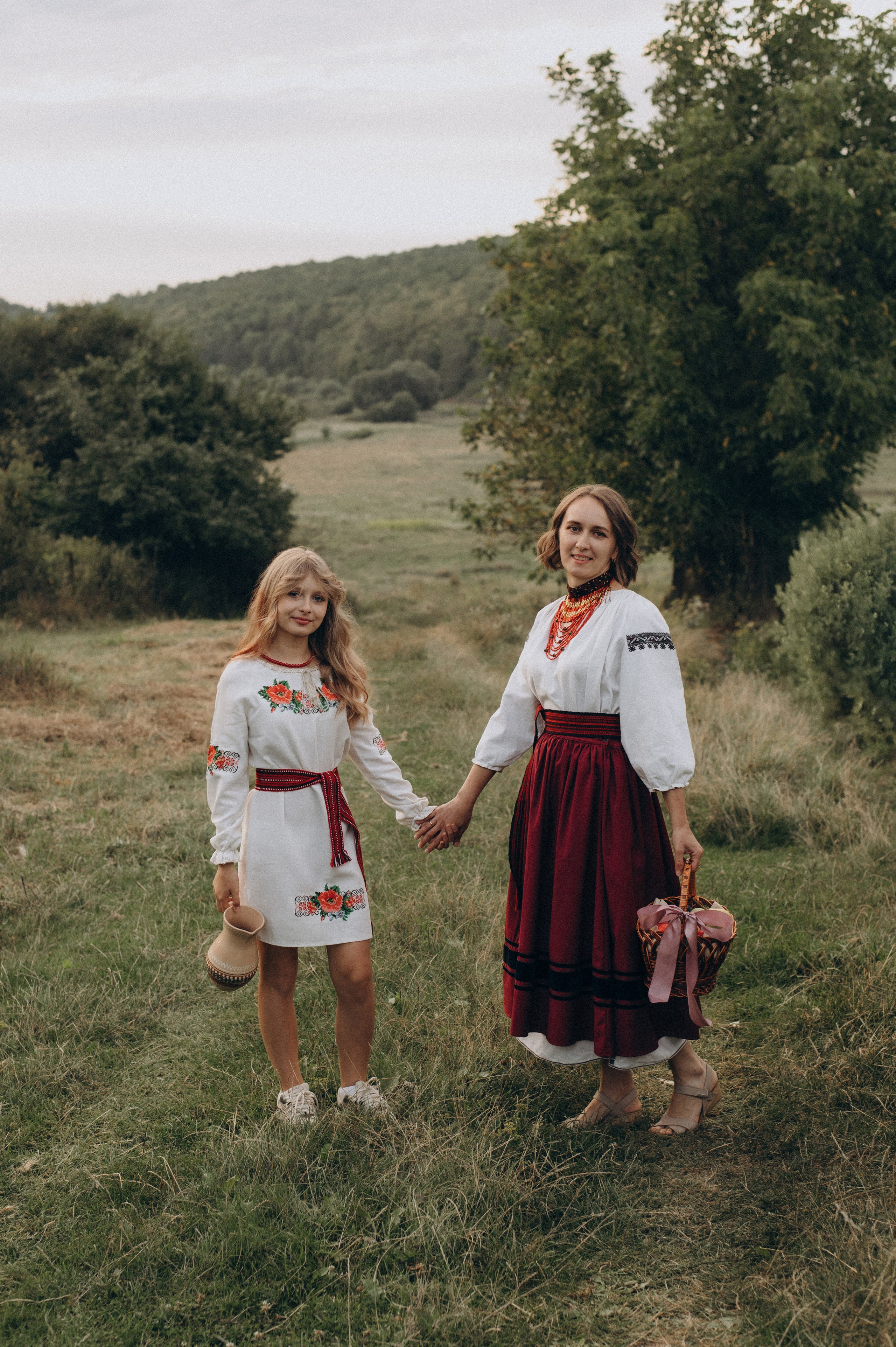 Сімейна фотосесія мами і доньки, сімейний фотограф Тернопіль, портретний фотограф, сімейна фотосесія Тернопіль, фотосесія в жоржинах. Сімейний, дитячий та індивідуальний фотограф в м. Тернопіль, м. Львів