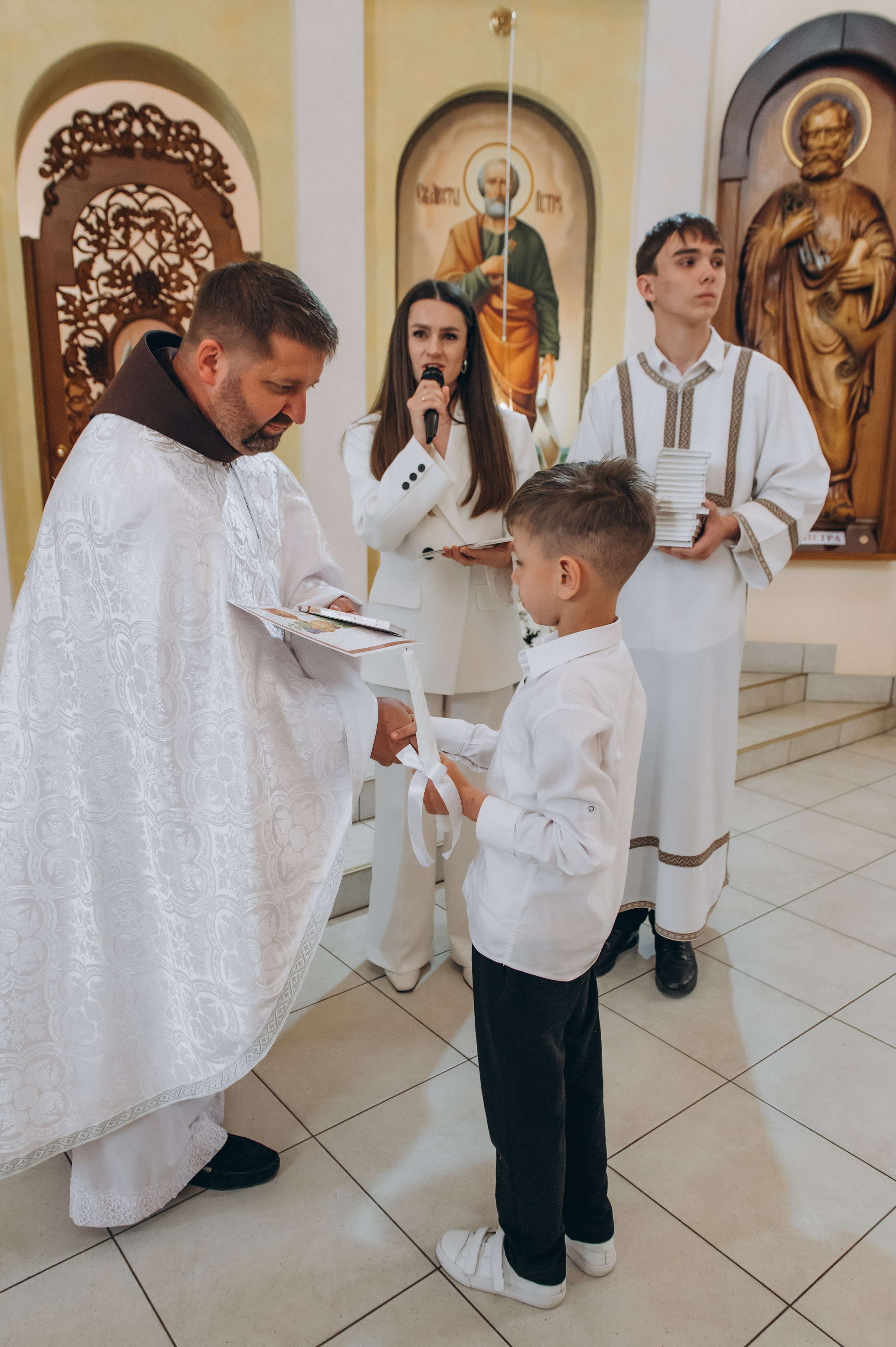 Фотосесія Причастя Тернопіль, зйомка Причастя, фотограф на Причастя Тернопіль, Причастя Львів, церква Петра і Павла. Сімейний, дитячий та індивідуальний фотограф в м. Тернопіль, м. Львів