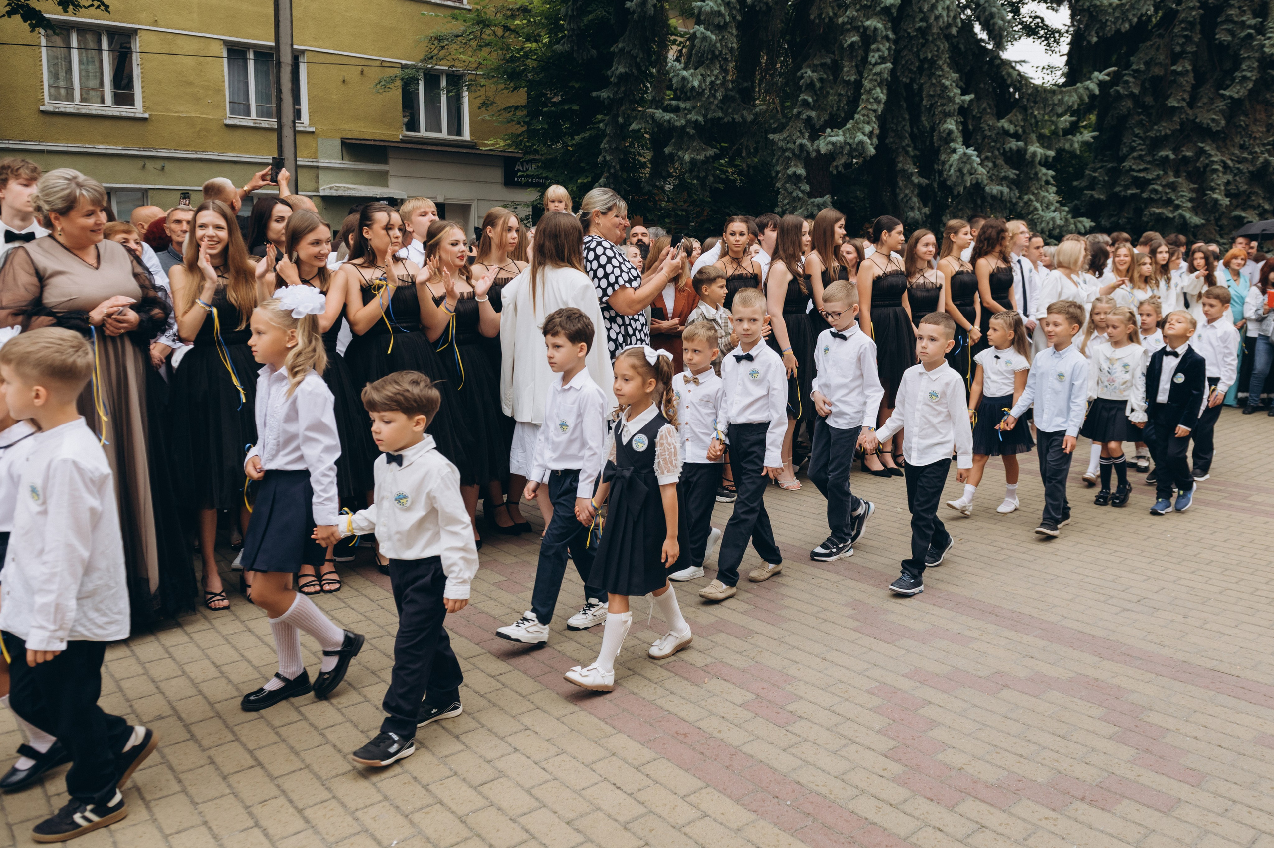Перший дзвоник у Тернополі, фотосесія першокласників