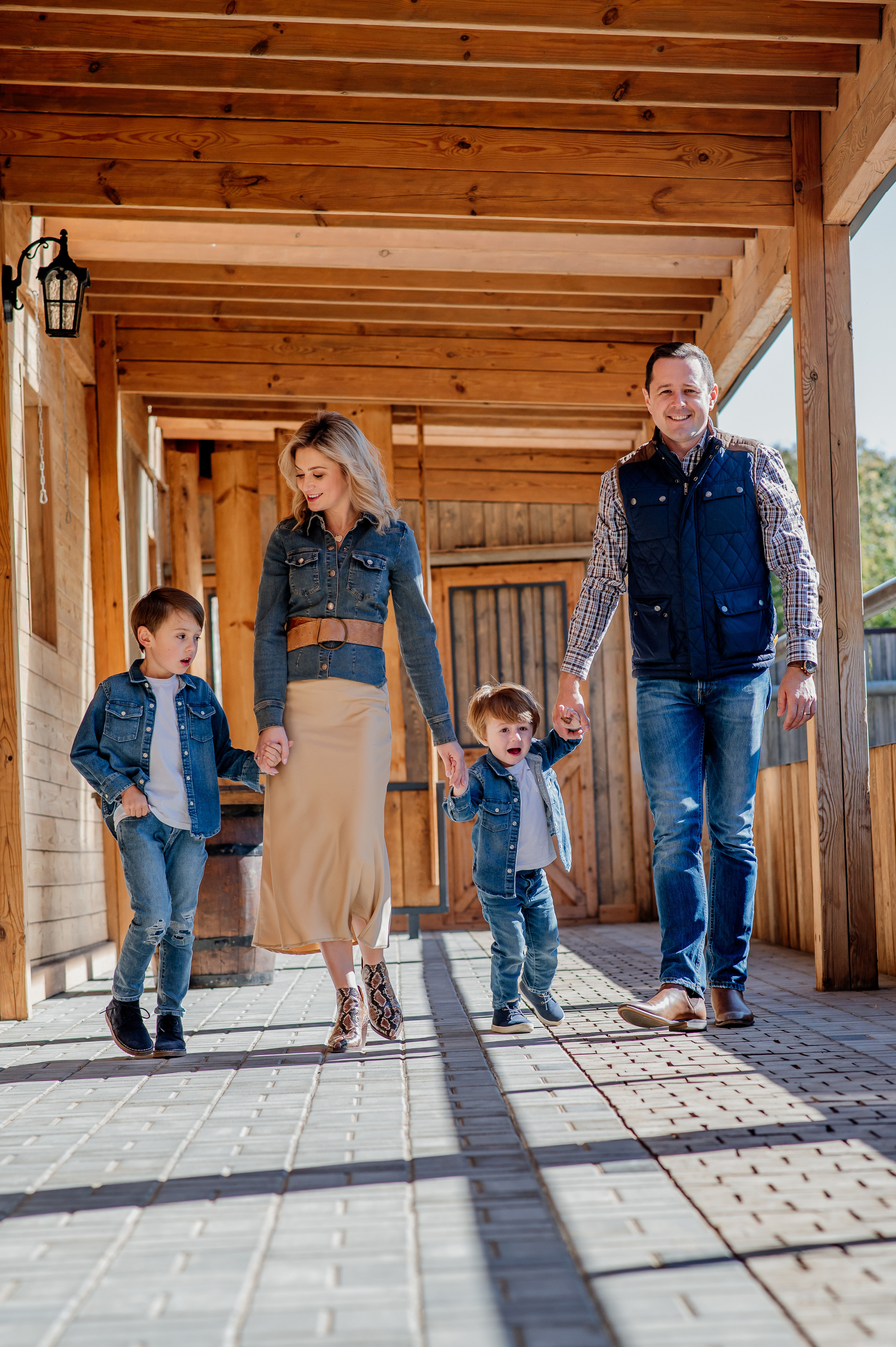 Сімейна фотосесія з кониками. Тернопіль. Сімейний, дитячий та індивідуальний фотограф в м. Тернопіль, м. Львів